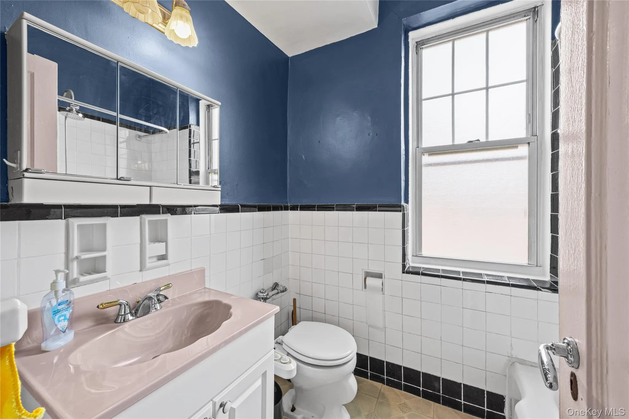 7714 113th Street, New York, NY, 1 Bedroom Bedrooms, 4 Rooms Rooms,1 BathroomBathrooms,Residential,For Rent,113th,0,1034698 7714 113th Street, New York, NY, 1 Bedroom Bedrooms, 4 Rooms Rooms,1 BathroomBathrooms,Residential,For Rent,113th,0,1034698