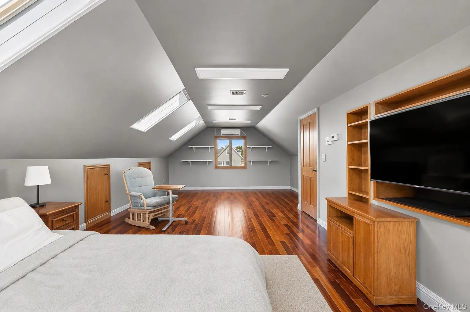Bedroom/Playroom/Recreation Room Bedroom/Playroom/Recreation Room