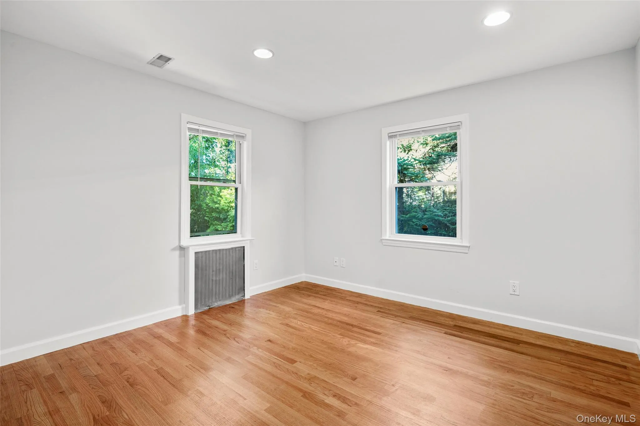 1st floor bedroom with ensuite bathroom. 1st floor bedroom with ensuite bathroom.