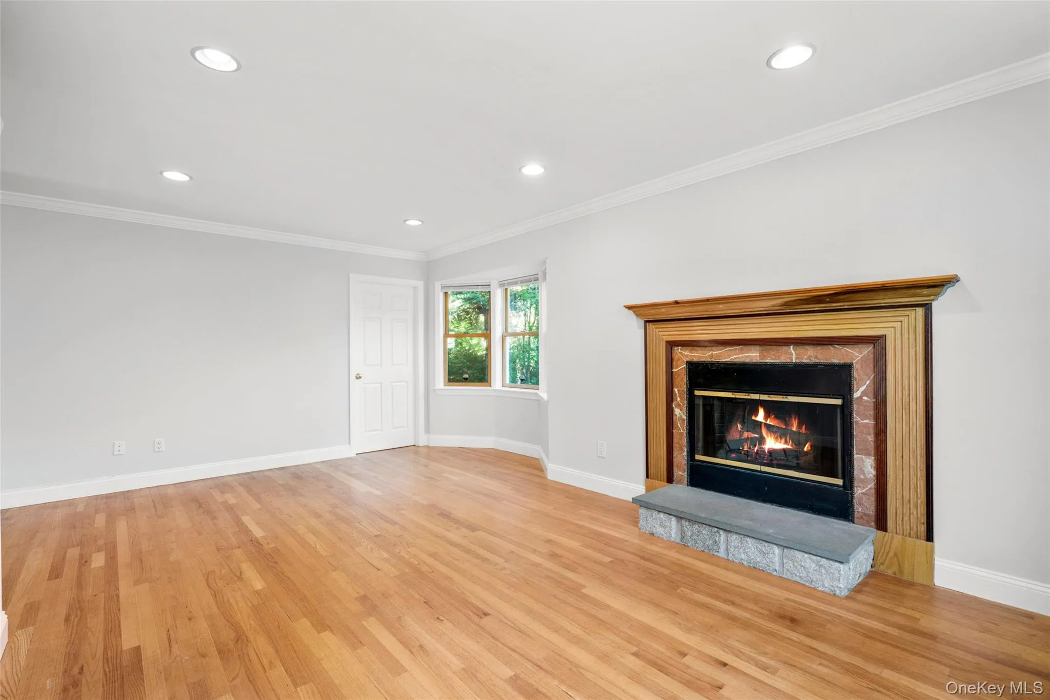 Living room, wood burning fireplace. Living room, wood burning fireplace.