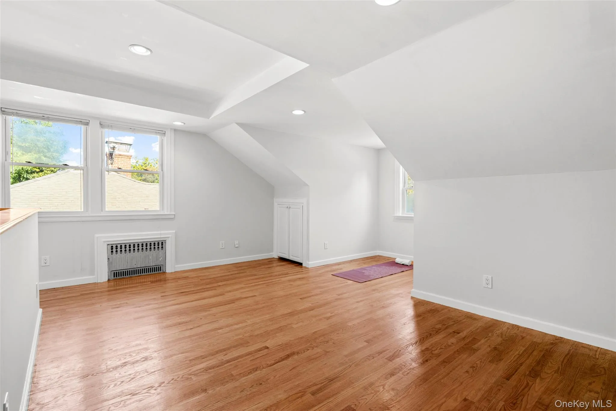 Bright and versatile top floor with ensuite bathroom. Perfect as a bedroom, home office, playroom, yoga studio or rec room. Tailor it to your needs. Bright and versatile top floor with ensuite bathroom. Perfect as a bedroom, home office, playroom, yoga studio or rec room. Tailor it to your needs.