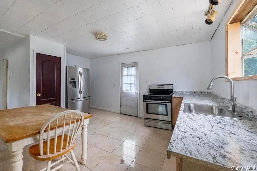 84 State Avenue, Babylon, NY, 4 Bedrooms Bedrooms, 8 Rooms Rooms,2 BathroomsBathrooms,Residential Lease,For Rent,State,0,1034713 84 State Avenue, Babylon, NY, 4 Bedrooms Bedrooms, 8 Rooms Rooms,2 BathroomsBathrooms,Residential Lease,For Rent,State,0,1034713