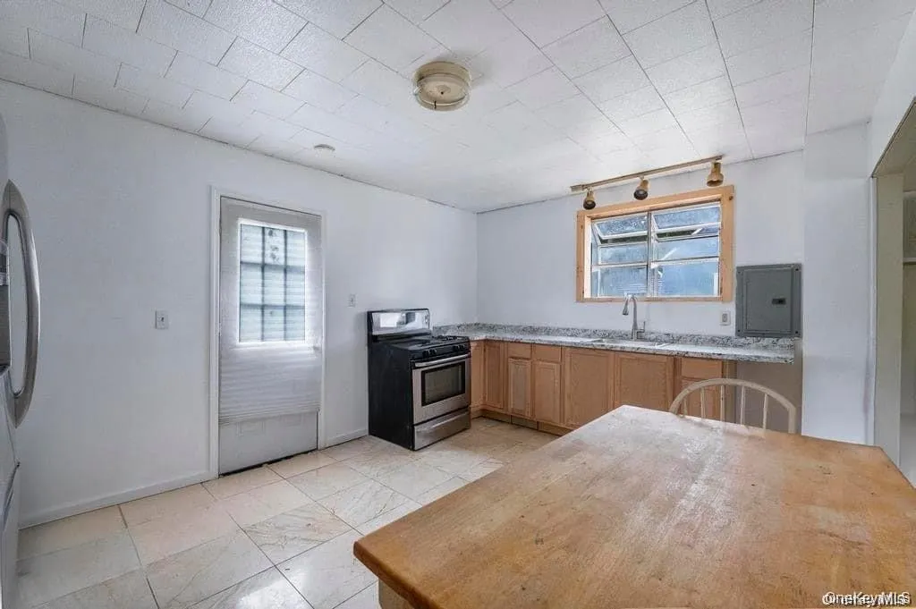 84 State Avenue, Babylon, NY, 4 Bedrooms Bedrooms, 8 Rooms Rooms,2 BathroomsBathrooms,Residential Lease,For Rent,State,0,1034713 84 State Avenue, Babylon, NY, 4 Bedrooms Bedrooms, 8 Rooms Rooms,2 BathroomsBathrooms,Residential Lease,For Rent,State,0,1034713