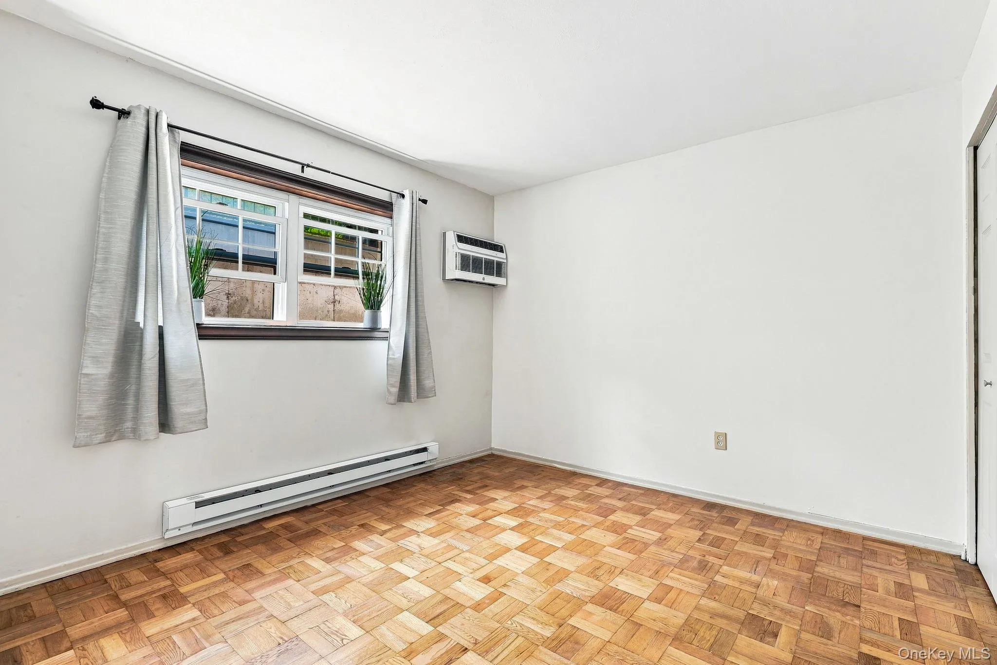 Wall A/C included, about 5 years old. The temp in this room stays quite cool without the A/C on, Wall A/C included, about 5 years old. The temp in this room stays quite cool without the A/C on,