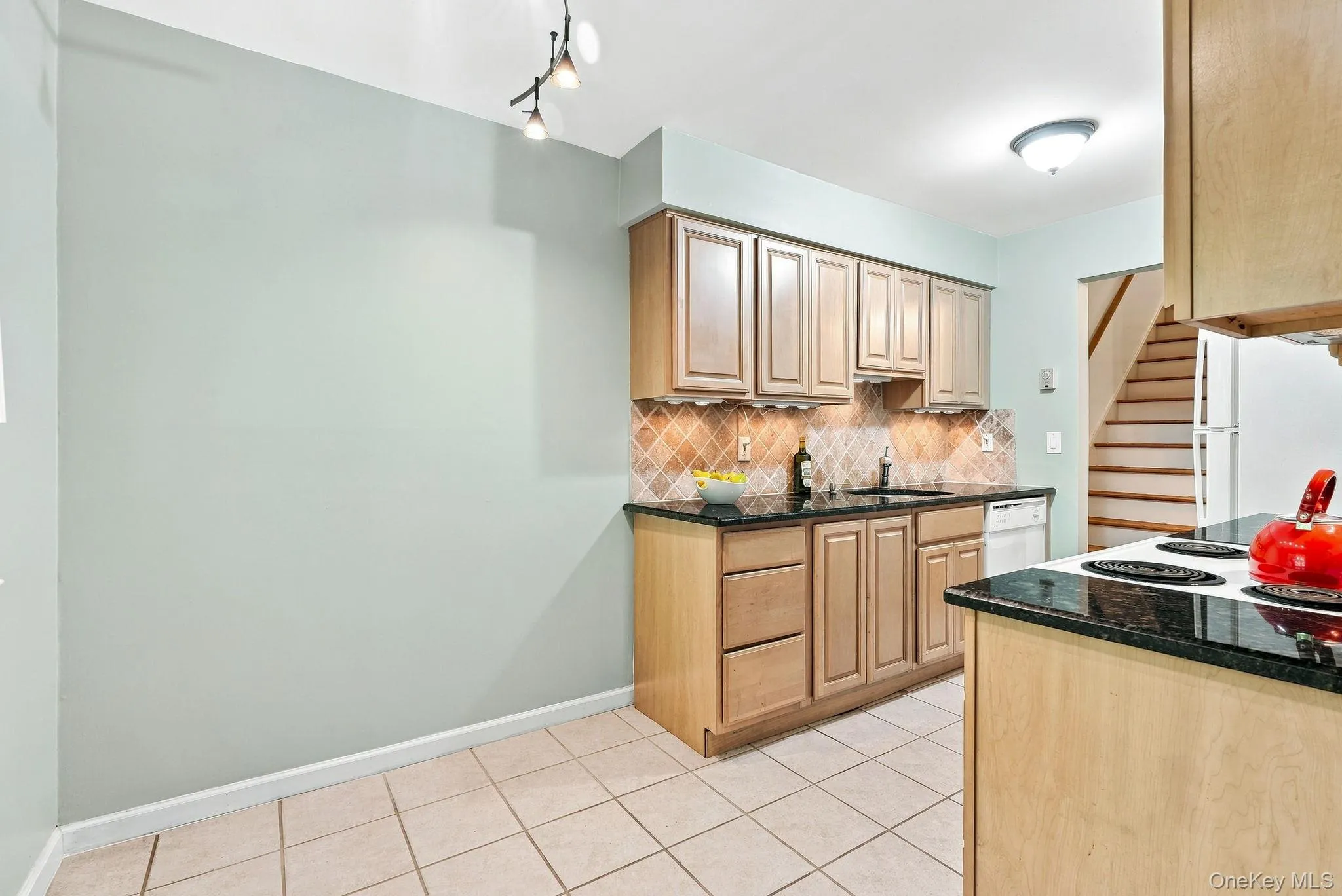 Spacious dining area. Spacious dining area.