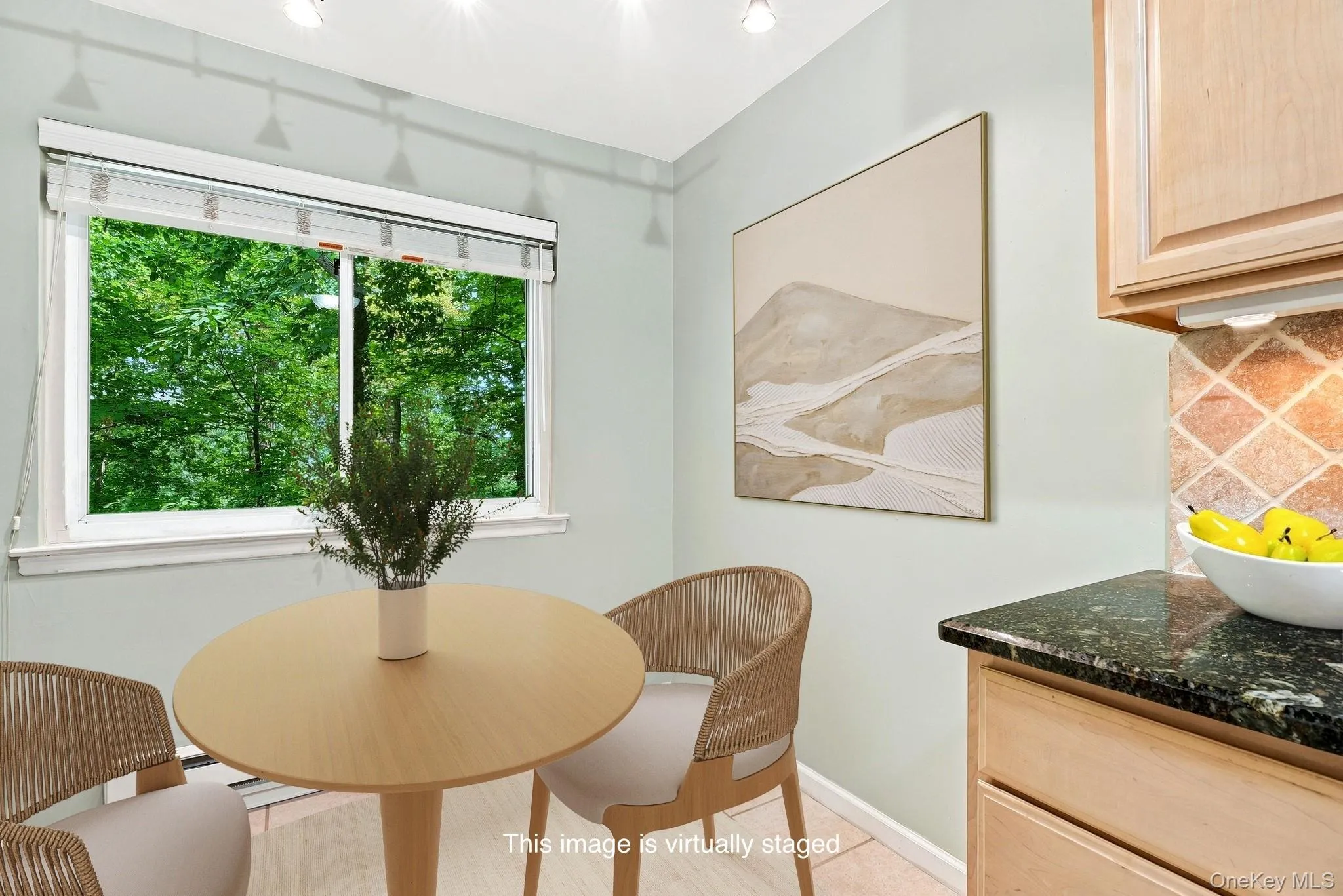Dining area in kitchen with private natural views! Dining area in kitchen with private natural views!