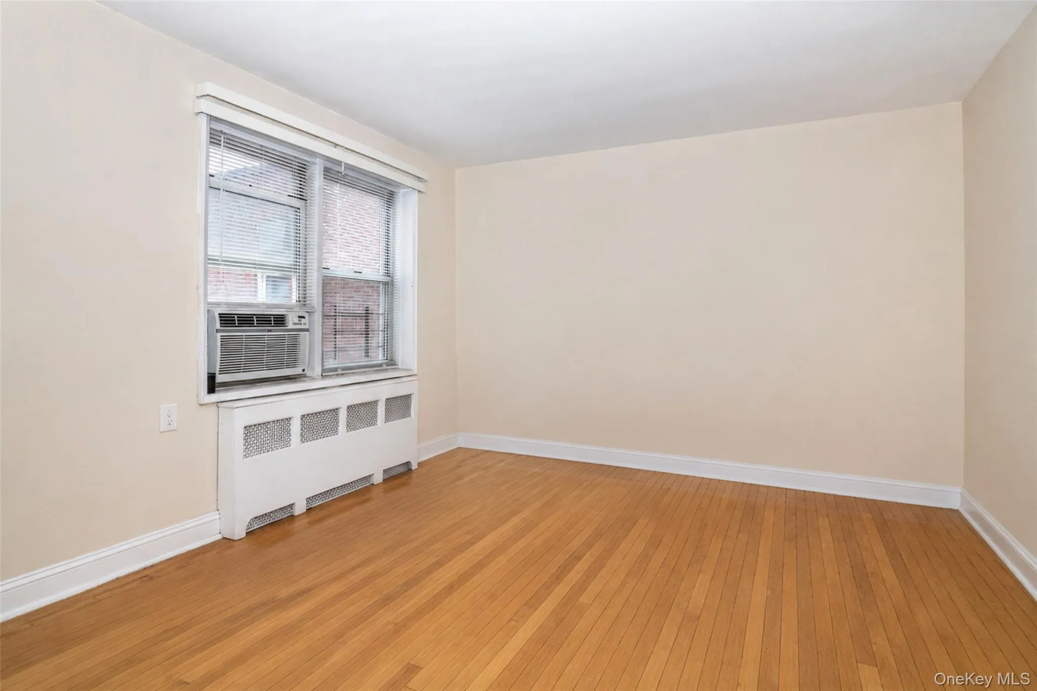 Living Room with no furniture Living Room with no furniture