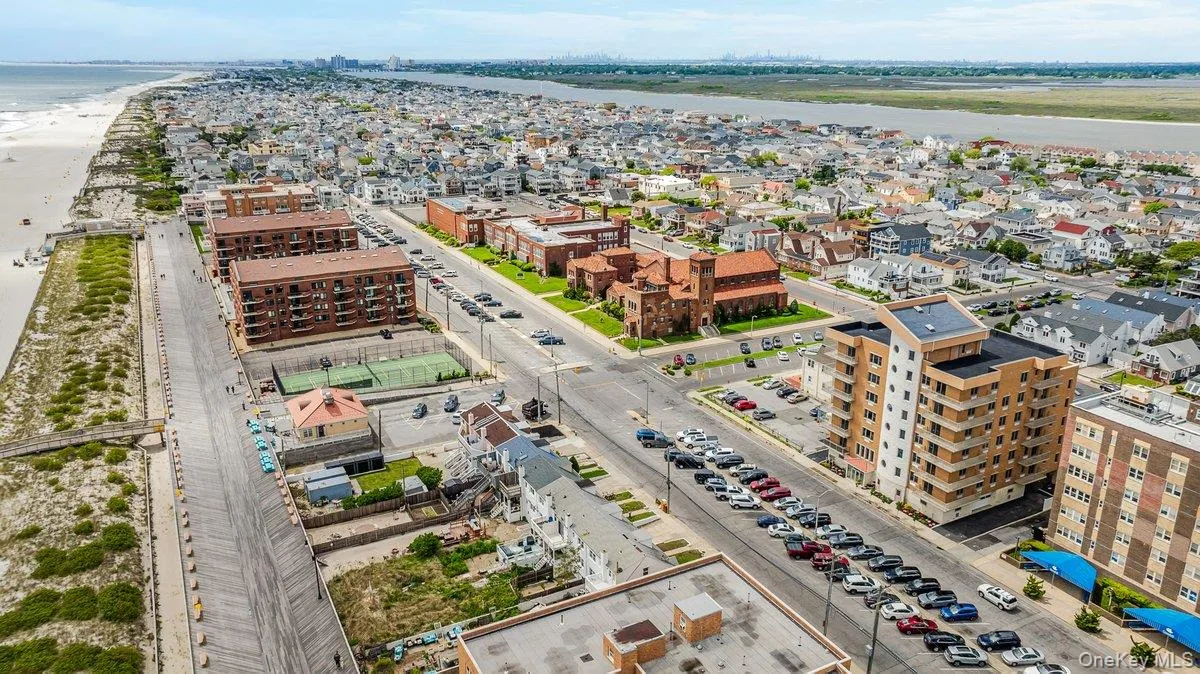 661 Broadway, Long Beach, NY, 3 Bedrooms Bedrooms, 5 Rooms Rooms,2 BathroomsBathrooms,Residential,For Rent,Broadway,0,1034731 661 Broadway, Long Beach, NY, 3 Bedrooms Bedrooms, 5 Rooms Rooms,2 BathroomsBathrooms,Residential,For Rent,Broadway,0,1034731