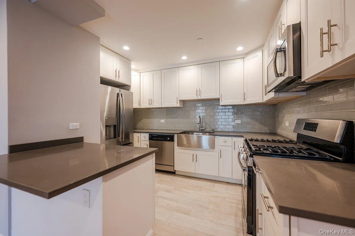 661 Broadway, Long Beach, NY, 3 Bedrooms Bedrooms, 5 Rooms Rooms,2 BathroomsBathrooms,Residential,For Rent,Broadway,0,1034731 661 Broadway, Long Beach, NY, 3 Bedrooms Bedrooms, 5 Rooms Rooms,2 BathroomsBathrooms,Residential,For Rent,Broadway,0,1034731