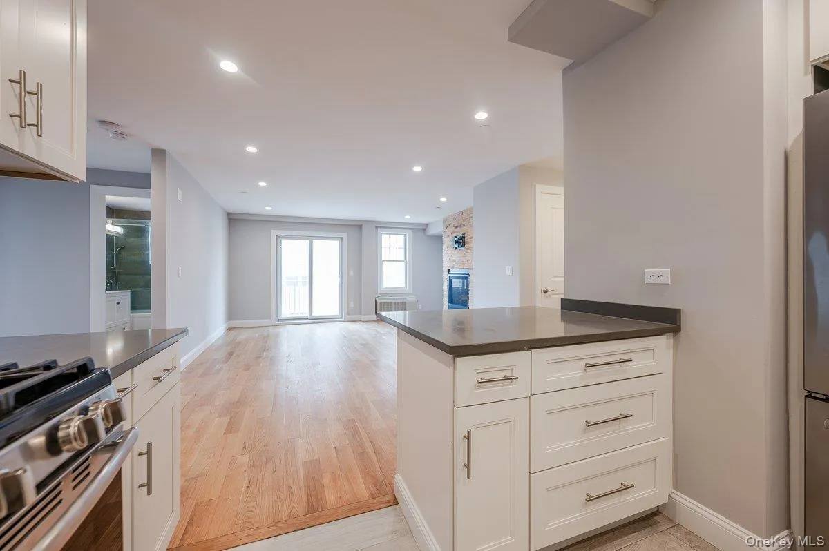 661 Broadway, Long Beach, NY, 3 Bedrooms Bedrooms, 5 Rooms Rooms,2 BathroomsBathrooms,Residential,For Rent,Broadway,0,1034731 661 Broadway, Long Beach, NY, 3 Bedrooms Bedrooms, 5 Rooms Rooms,2 BathroomsBathrooms,Residential,For Rent,Broadway,0,1034731