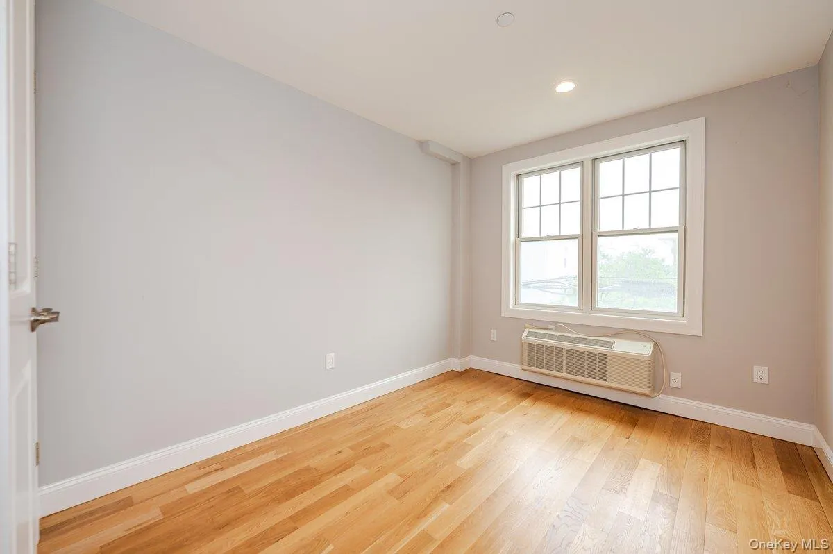 661 Broadway, Long Beach, NY, 3 Bedrooms Bedrooms, 5 Rooms Rooms,2 BathroomsBathrooms,Residential,For Rent,Broadway,0,1034731 661 Broadway, Long Beach, NY, 3 Bedrooms Bedrooms, 5 Rooms Rooms,2 BathroomsBathrooms,Residential,For Rent,Broadway,0,1034731