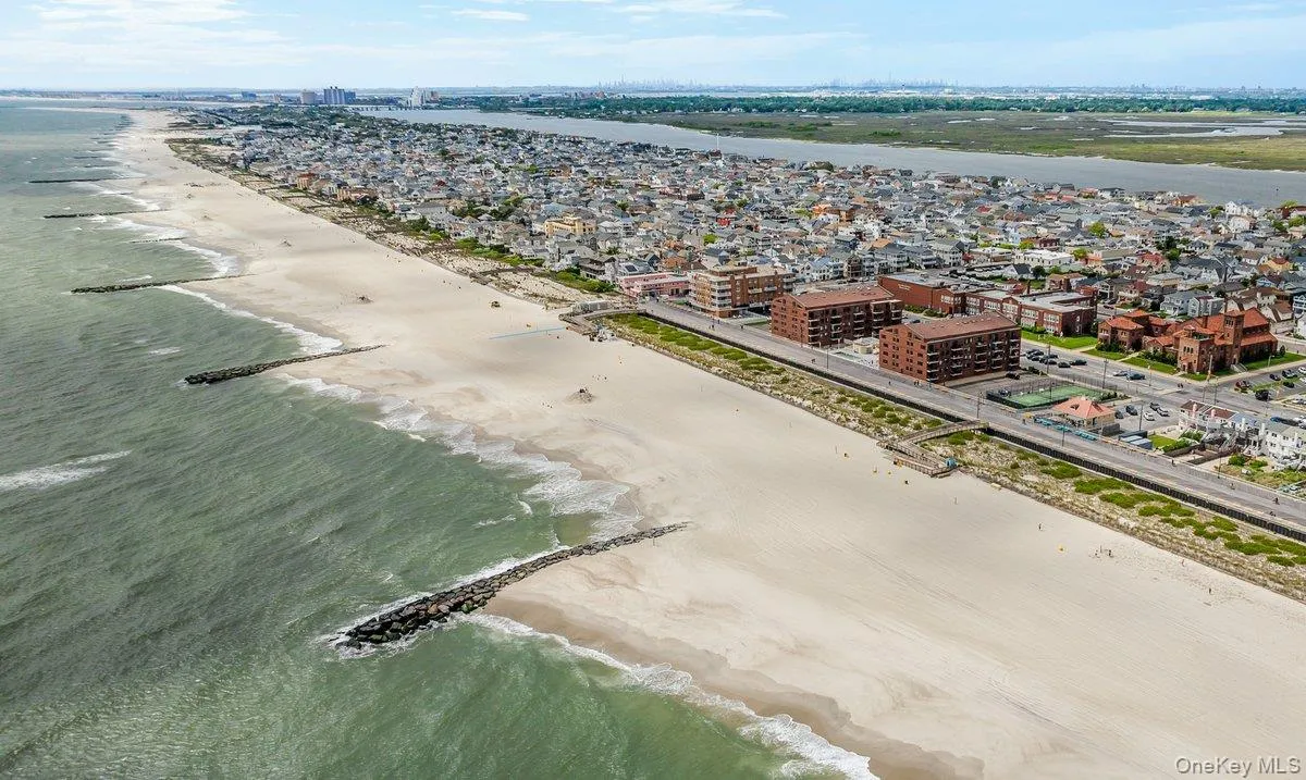 661 Broadway, Long Beach, NY, 3 Bedrooms Bedrooms, 5 Rooms Rooms,2 BathroomsBathrooms,Residential,For Rent,Broadway,0,1034731 661 Broadway, Long Beach, NY, 3 Bedrooms Bedrooms, 5 Rooms Rooms,2 BathroomsBathrooms,Residential,For Rent,Broadway,0,1034731
