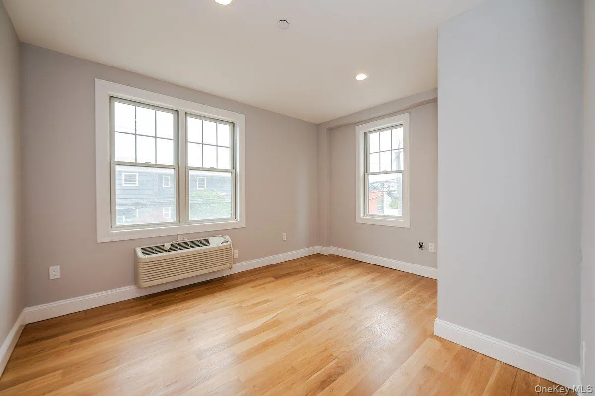 661 Broadway, Long Beach, NY, 3 Bedrooms Bedrooms, 5 Rooms Rooms,2 BathroomsBathrooms,Residential,For Rent,Broadway,0,1034731 661 Broadway, Long Beach, NY, 3 Bedrooms Bedrooms, 5 Rooms Rooms,2 BathroomsBathrooms,Residential,For Rent,Broadway,0,1034731