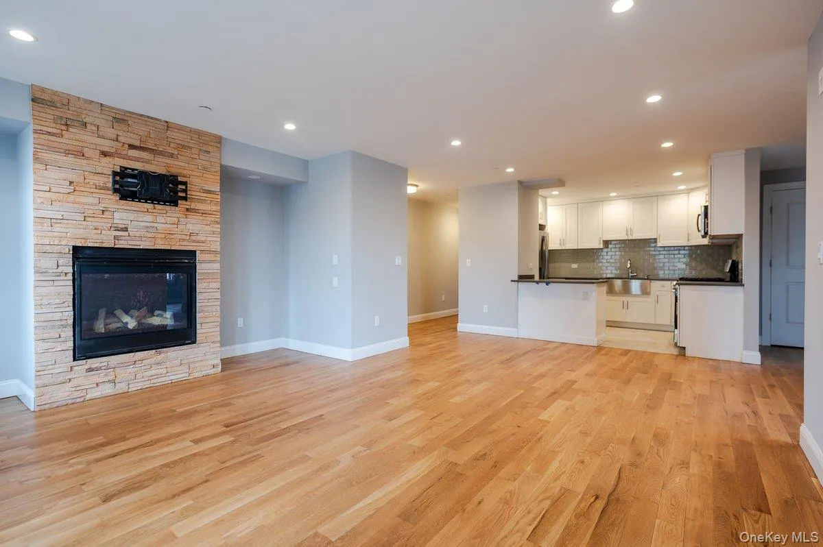 661 Broadway, Long Beach, NY, 3 Bedrooms Bedrooms, 5 Rooms Rooms,2 BathroomsBathrooms,Residential,For Rent,Broadway,0,1034731 661 Broadway, Long Beach, NY, 3 Bedrooms Bedrooms, 5 Rooms Rooms,2 BathroomsBathrooms,Residential,For Rent,Broadway,0,1034731