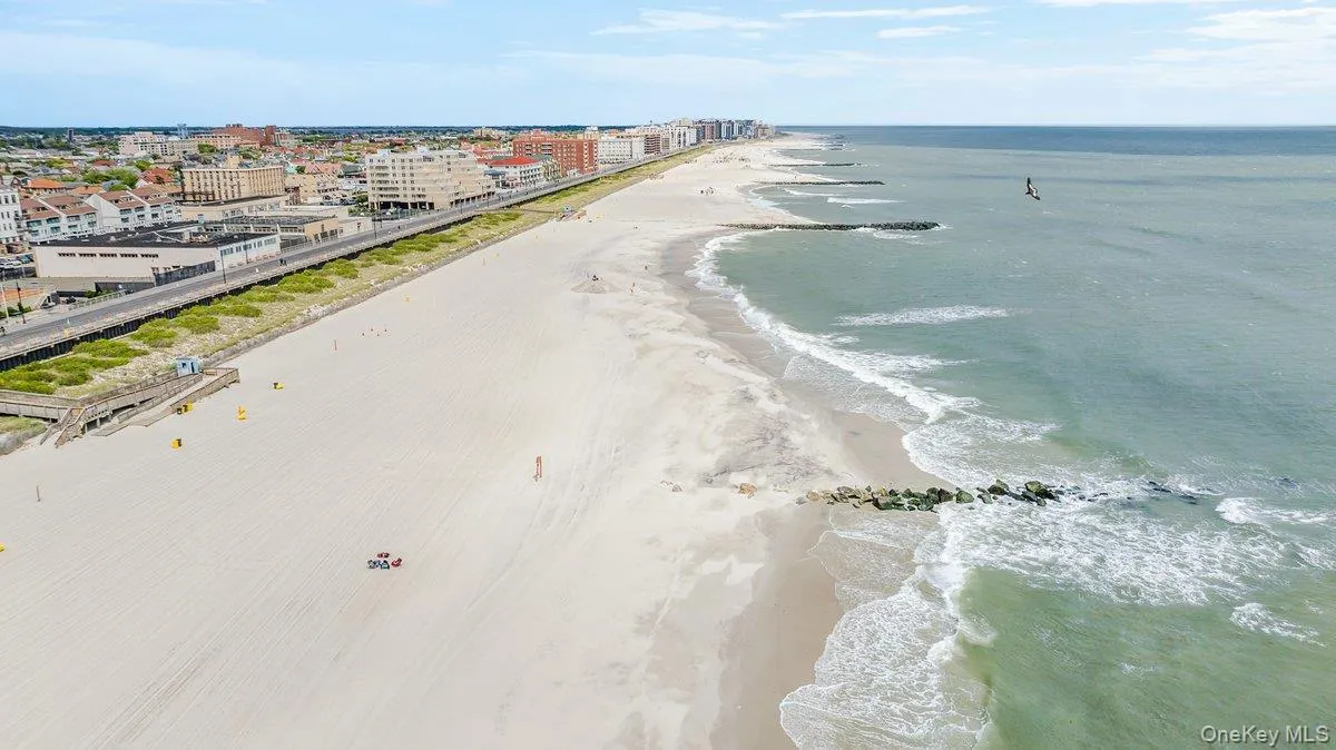 661 Broadway, Long Beach, NY, 3 Bedrooms Bedrooms, 5 Rooms Rooms,2 BathroomsBathrooms,Residential,For Rent,Broadway,0,1034731 661 Broadway, Long Beach, NY, 3 Bedrooms Bedrooms, 5 Rooms Rooms,2 BathroomsBathrooms,Residential,For Rent,Broadway,0,1034731