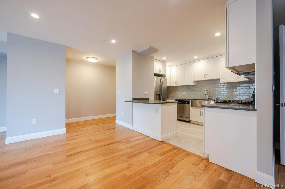 661 Broadway, Long Beach, NY, 3 Bedrooms Bedrooms, 5 Rooms Rooms,2 BathroomsBathrooms,Residential,For Rent,Broadway,0,1034731 661 Broadway, Long Beach, NY, 3 Bedrooms Bedrooms, 5 Rooms Rooms,2 BathroomsBathrooms,Residential,For Rent,Broadway,0,1034731