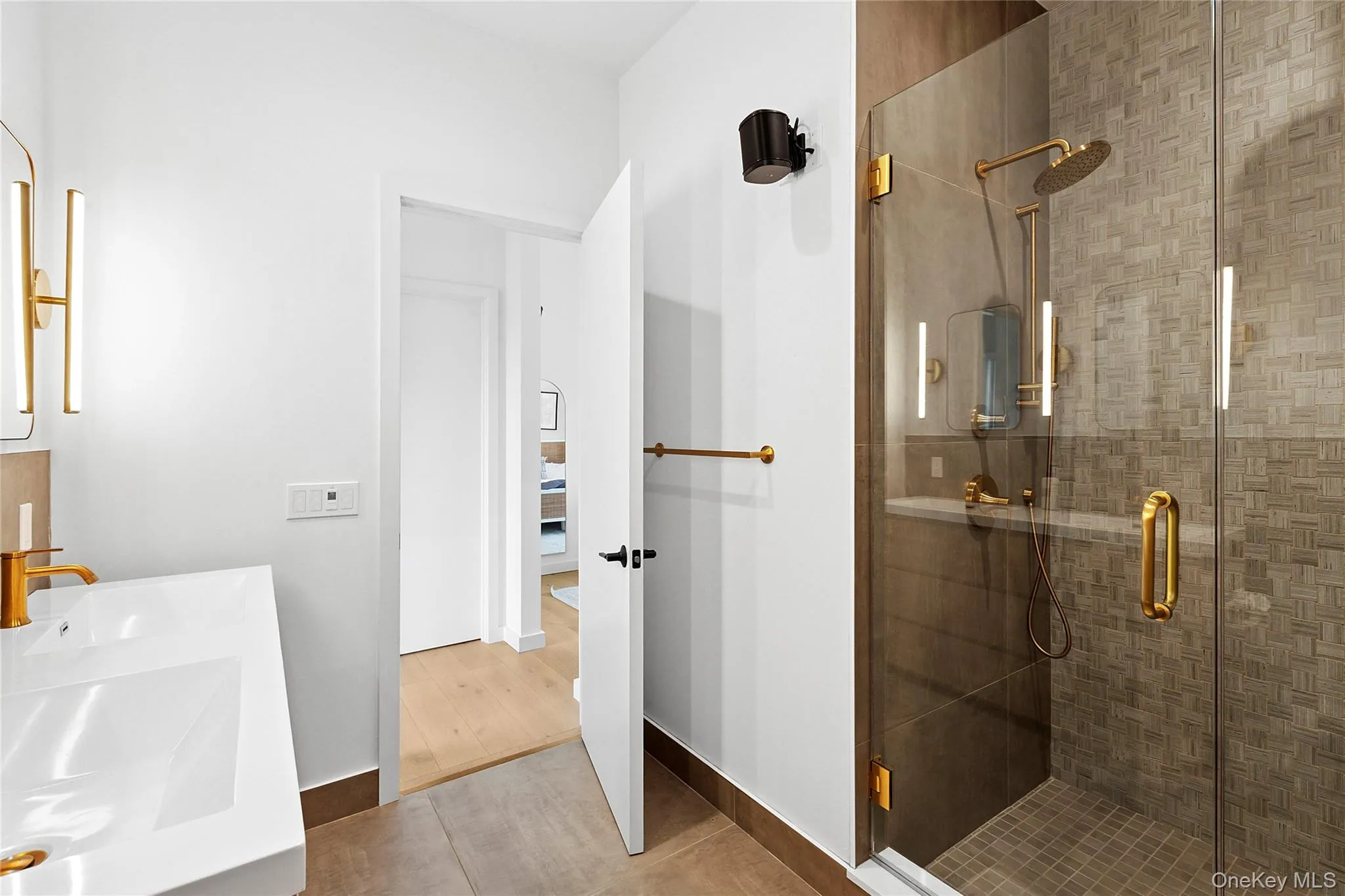 En-suite bath En-suite bath