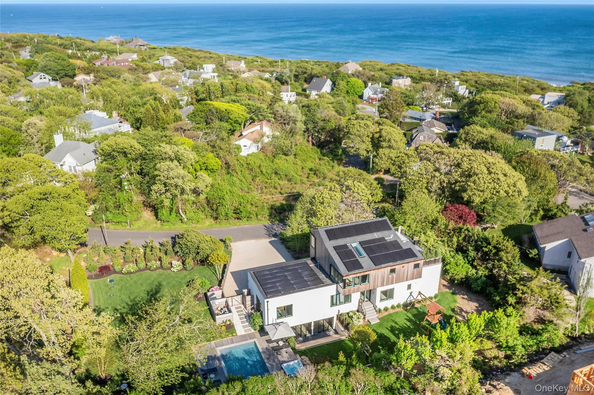 Close to private beach access Close to private beach access