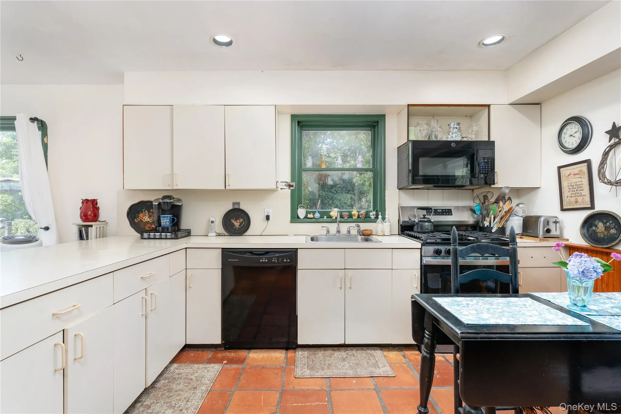 19 Washington Avenue, Southampton, NY, 2 Bedrooms Bedrooms, 6 Rooms Rooms,2 BathroomsBathrooms,Residential,For Rent,Washington,0,1034756 19 Washington Avenue, Southampton, NY, 2 Bedrooms Bedrooms, 6 Rooms Rooms,2 BathroomsBathrooms,Residential,For Rent,Washington,0,1034756