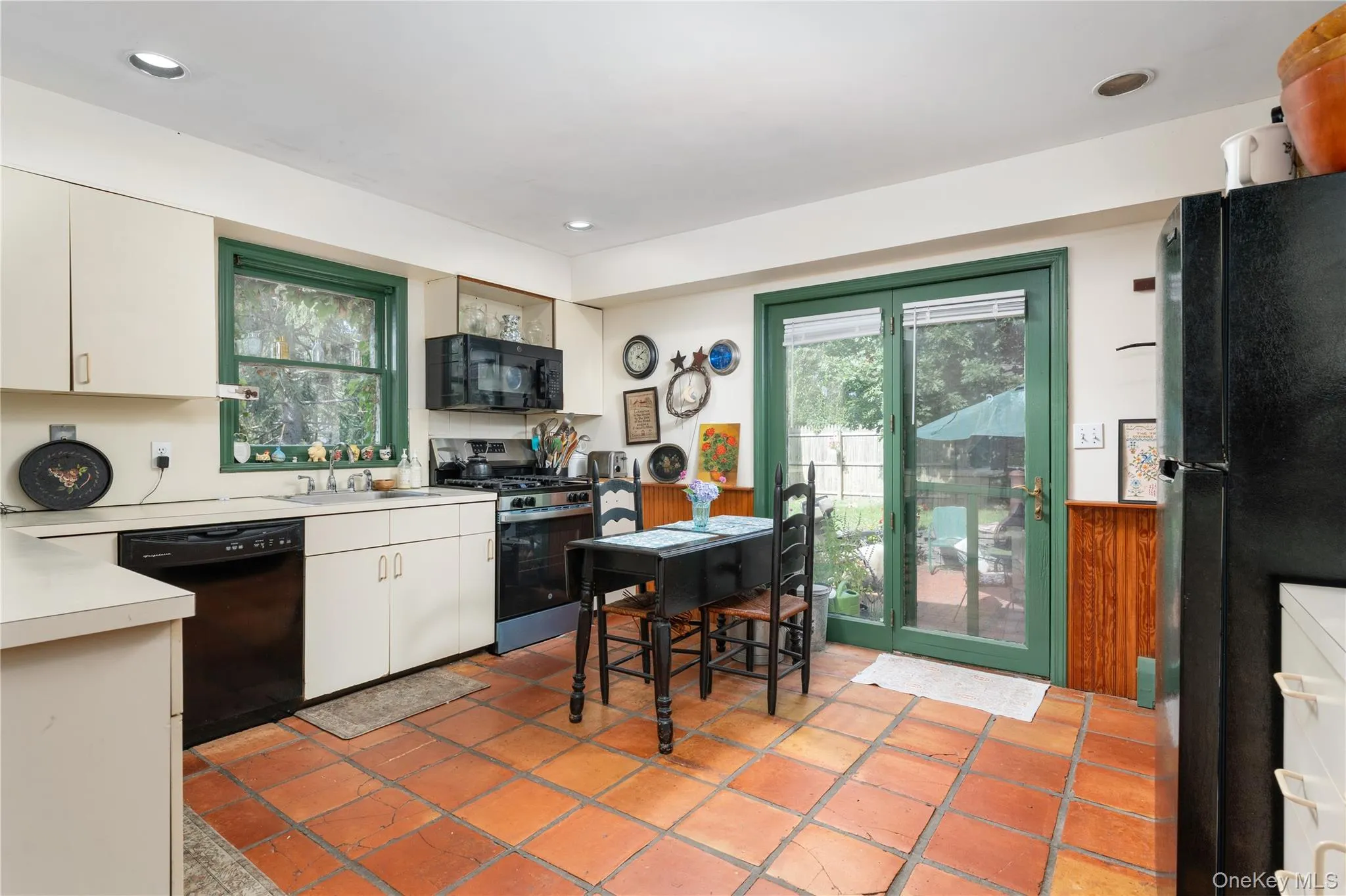 19 Washington Avenue, Southampton, NY, 2 Bedrooms Bedrooms, 6 Rooms Rooms,2 BathroomsBathrooms,Residential,For Rent,Washington,0,1034756 19 Washington Avenue, Southampton, NY, 2 Bedrooms Bedrooms, 6 Rooms Rooms,2 BathroomsBathrooms,Residential,For Rent,Washington,0,1034756
