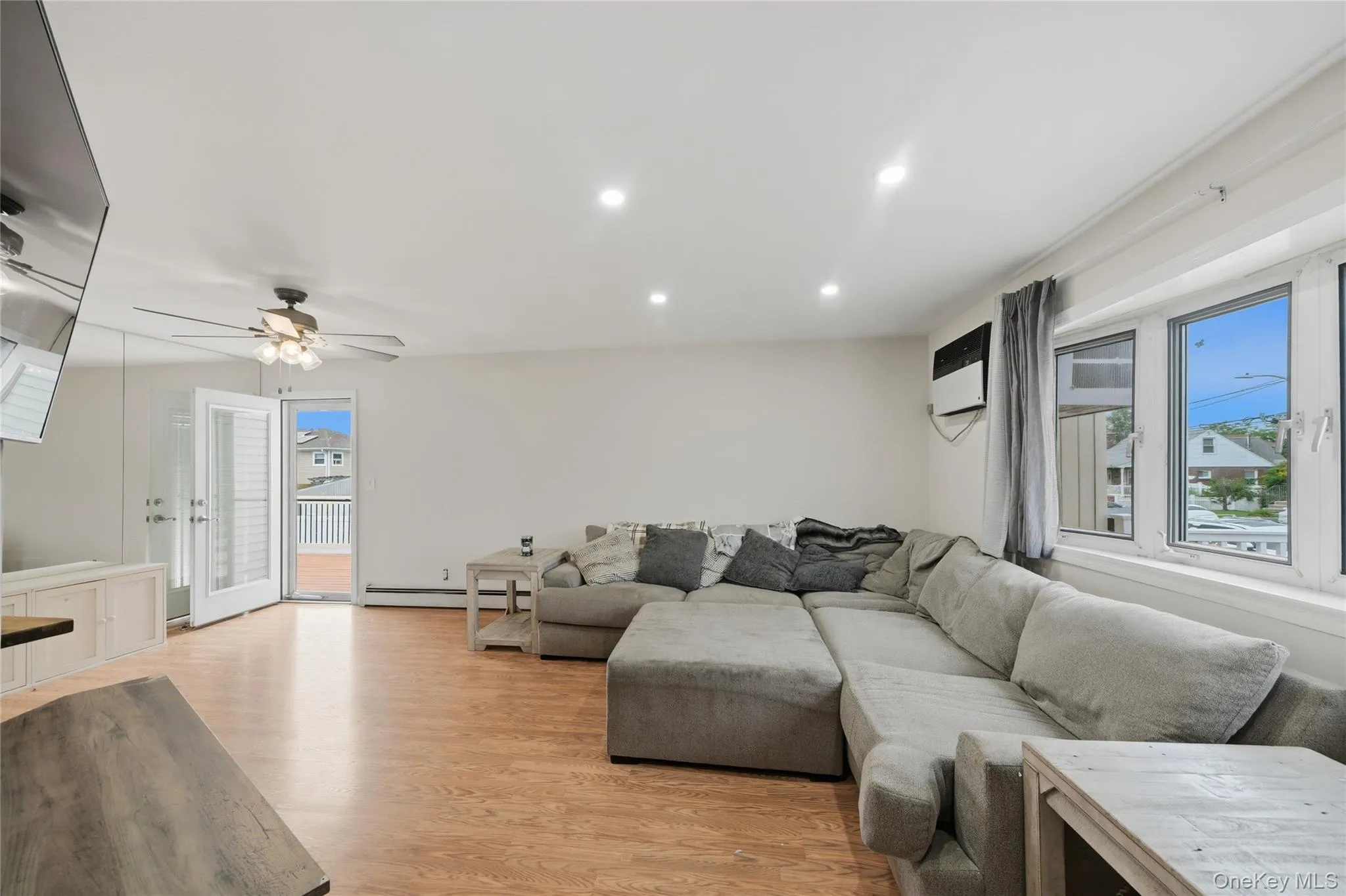 4 Farragut Avenue, Babylon, NY, 3 Bedrooms Bedrooms, 5 Rooms Rooms,2 BathroomsBathrooms,Residential,For Rent,Farragut,0,1034769 4 Farragut Avenue, Babylon, NY, 3 Bedrooms Bedrooms, 5 Rooms Rooms,2 BathroomsBathrooms,Residential,For Rent,Farragut,0,1034769