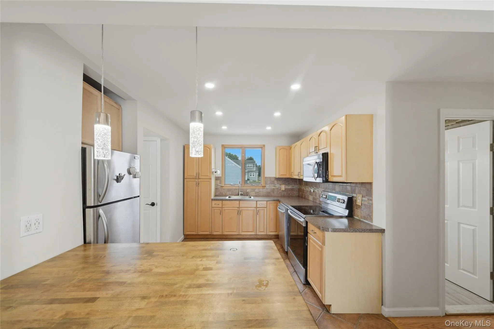 4 Farragut Avenue, Babylon, NY, 3 Bedrooms Bedrooms, 5 Rooms Rooms,2 BathroomsBathrooms,Residential,For Rent,Farragut,0,1034769 4 Farragut Avenue, Babylon, NY, 3 Bedrooms Bedrooms, 5 Rooms Rooms,2 BathroomsBathrooms,Residential,For Rent,Farragut,0,1034769