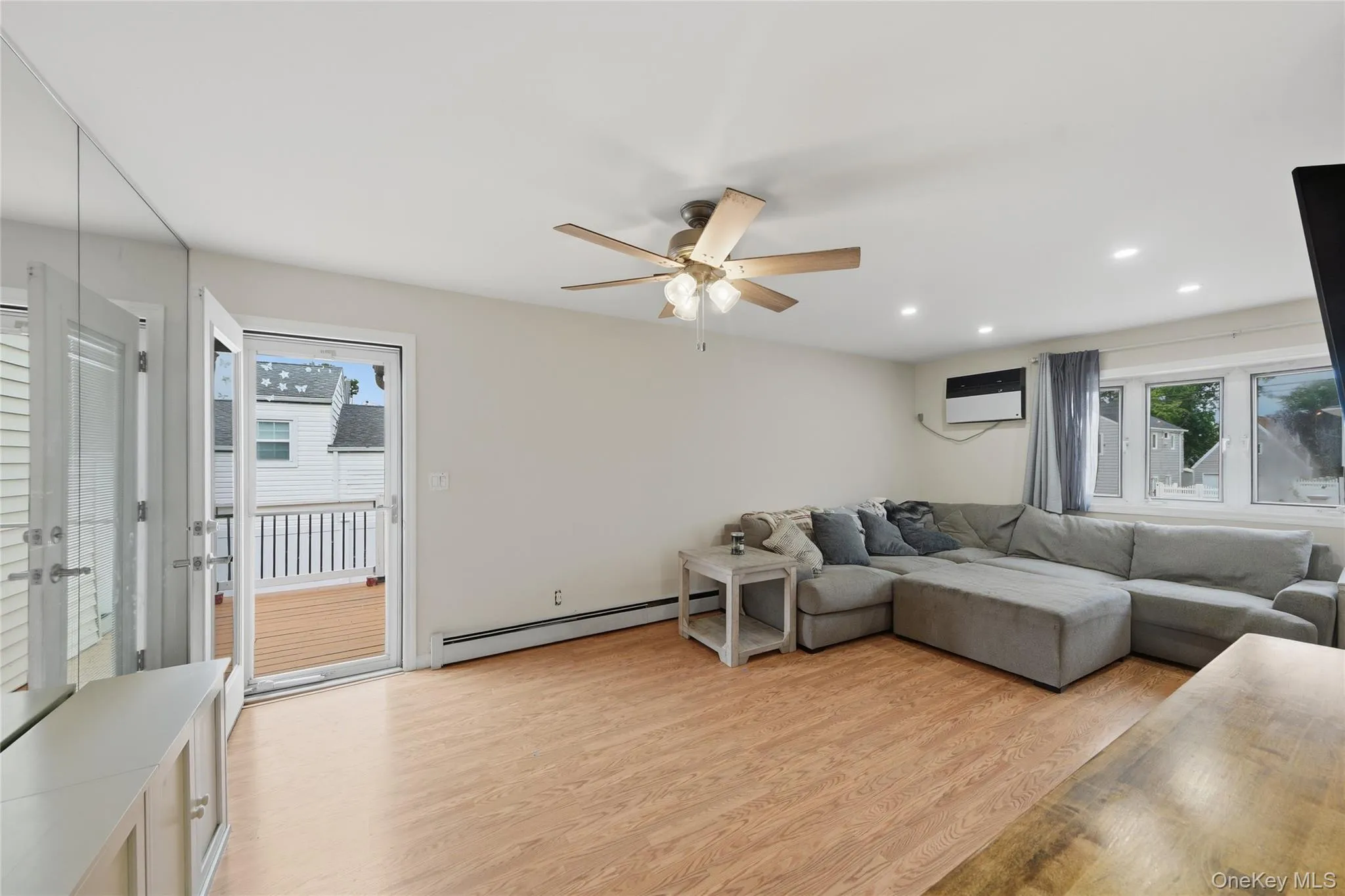 4 Farragut Avenue, Babylon, NY, 3 Bedrooms Bedrooms, 5 Rooms Rooms,2 BathroomsBathrooms,Residential,For Rent,Farragut,0,1034769 4 Farragut Avenue, Babylon, NY, 3 Bedrooms Bedrooms, 5 Rooms Rooms,2 BathroomsBathrooms,Residential,For Rent,Farragut,0,1034769