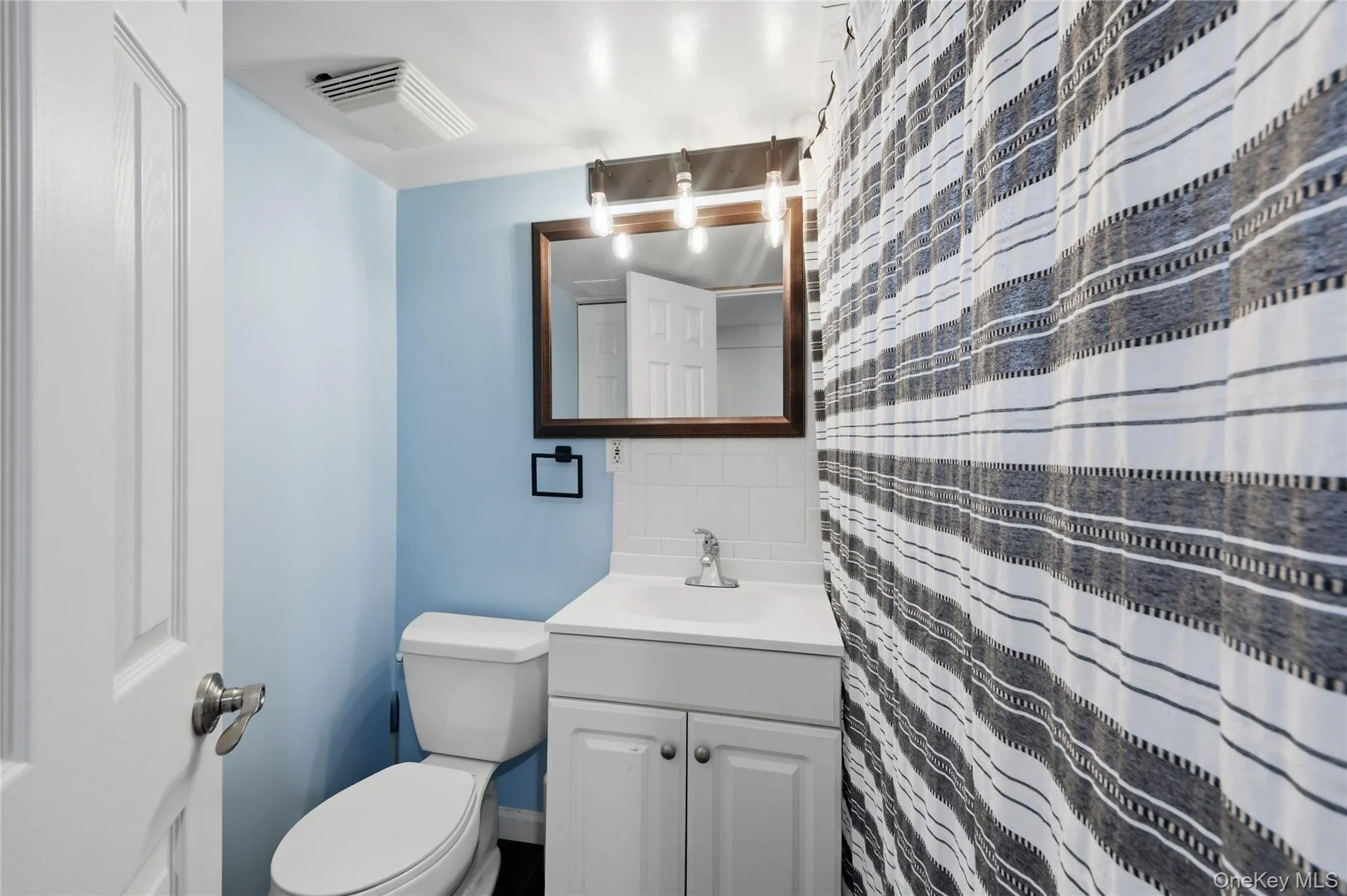 4 Farragut Avenue, Babylon, NY, 3 Bedrooms Bedrooms, 5 Rooms Rooms,2 BathroomsBathrooms,Residential,For Rent,Farragut,0,1034769 4 Farragut Avenue, Babylon, NY, 3 Bedrooms Bedrooms, 5 Rooms Rooms,2 BathroomsBathrooms,Residential,For Rent,Farragut,0,1034769