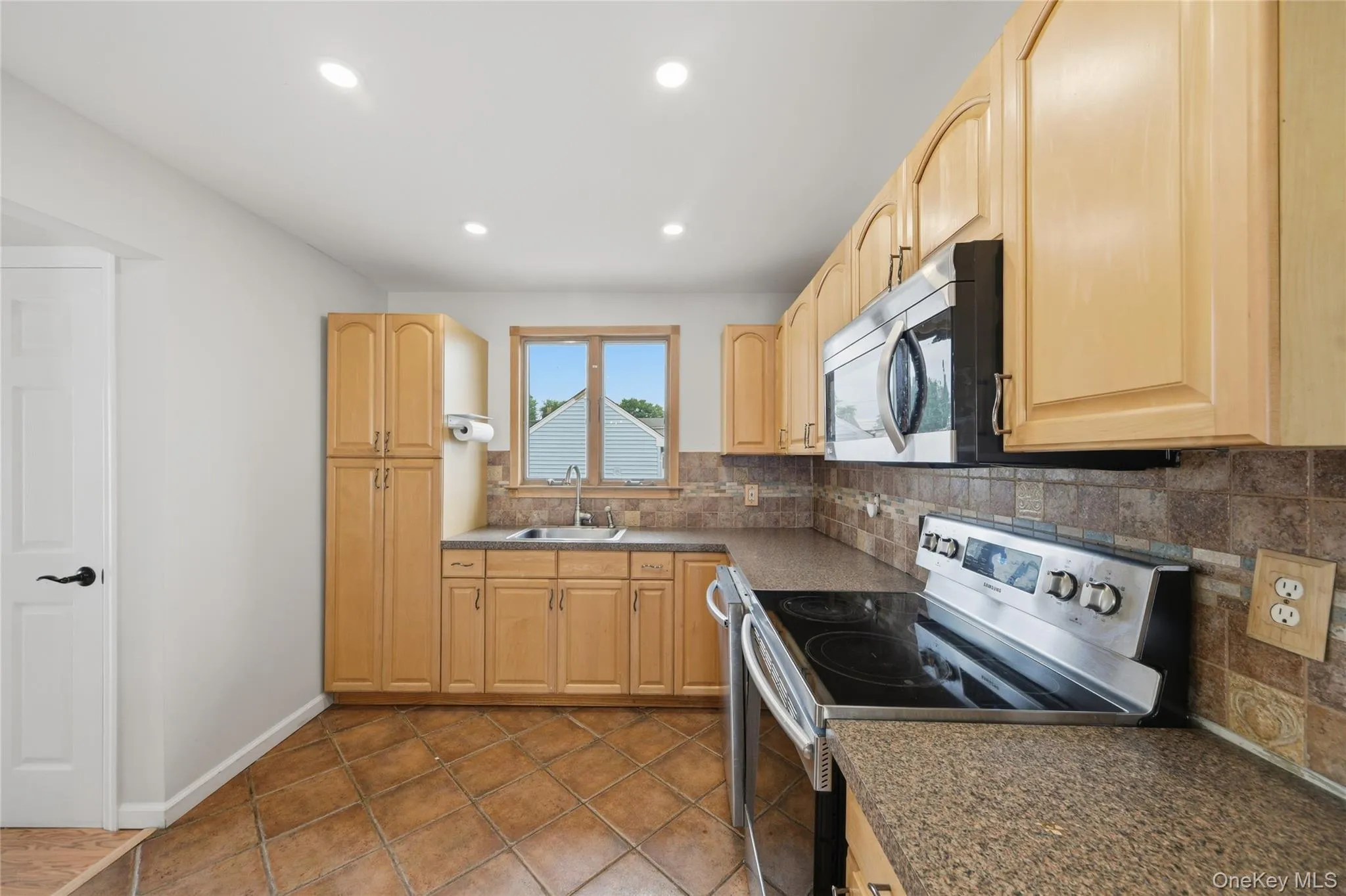 4 Farragut Avenue, Babylon, NY, 3 Bedrooms Bedrooms, 5 Rooms Rooms,2 BathroomsBathrooms,Residential,For Rent,Farragut,0,1034769 4 Farragut Avenue, Babylon, NY, 3 Bedrooms Bedrooms, 5 Rooms Rooms,2 BathroomsBathrooms,Residential,For Rent,Farragut,0,1034769