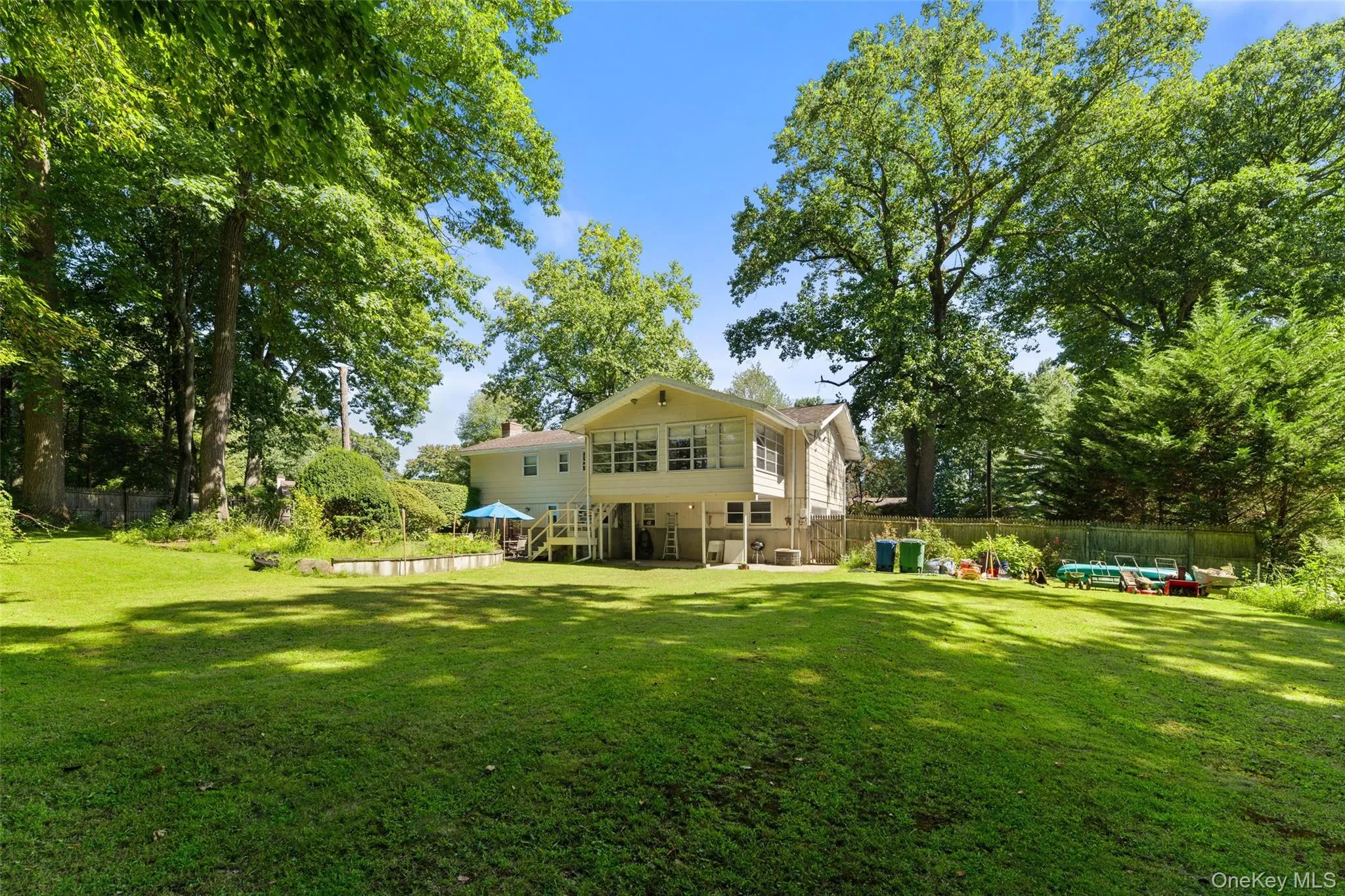 Large, flat backyard with space for relaxing or entertaining Large, flat backyard with space for relaxing or entertaining