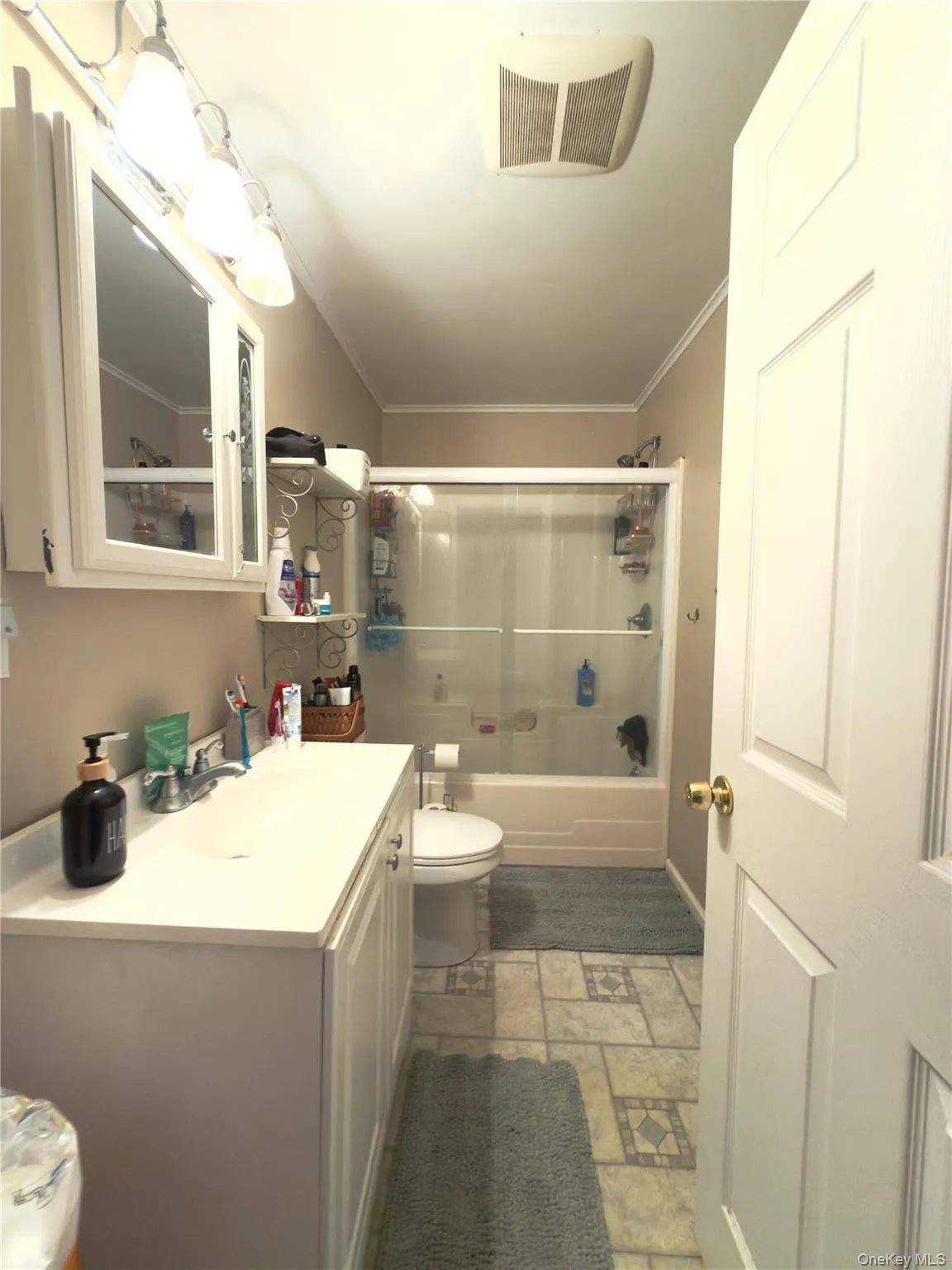 15 Forest Drive, Hyde Park, NY, 2 Bedrooms Bedrooms, 5 Rooms Rooms,1 BathroomBathrooms,Residential,For Rent,Forest,0,1034777 15 Forest Drive, Hyde Park, NY, 2 Bedrooms Bedrooms, 5 Rooms Rooms,1 BathroomBathrooms,Residential,For Rent,Forest,0,1034777