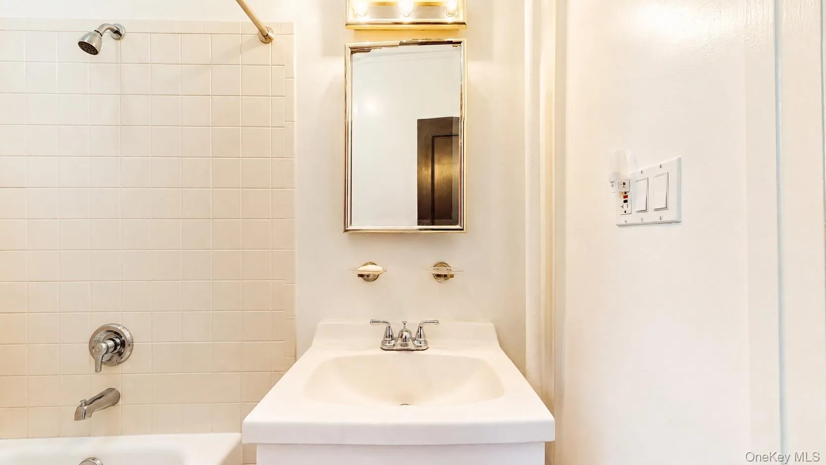37-22 85th Street, New York, NY, 2 Bedrooms Bedrooms, 6 Rooms Rooms,1 BathroomBathrooms,Residential,For Rent,85th,0,1034778 37-22 85th Street, New York, NY, 2 Bedrooms Bedrooms, 6 Rooms Rooms,1 BathroomBathrooms,Residential,For Rent,85th,0,1034778