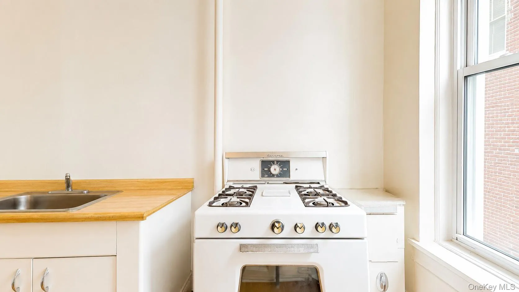 37-22 85th Street, New York, NY, 2 Bedrooms Bedrooms, 6 Rooms Rooms,1 BathroomBathrooms,Residential,For Rent,85th,0,1034778 37-22 85th Street, New York, NY, 2 Bedrooms Bedrooms, 6 Rooms Rooms,1 BathroomBathrooms,Residential,For Rent,85th,0,1034778