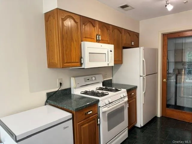 34 Candlestick Court, Warwick (town), NY, 3 Bedrooms Bedrooms, 6 Rooms Rooms,2 BathroomsBathrooms,Residential Lease,For Rent,Candlestick,0,1034780 34 Candlestick Court, Warwick (town), NY, 3 Bedrooms Bedrooms, 6 Rooms Rooms,2 BathroomsBathrooms,Residential Lease,For Rent,Candlestick,0,1034780