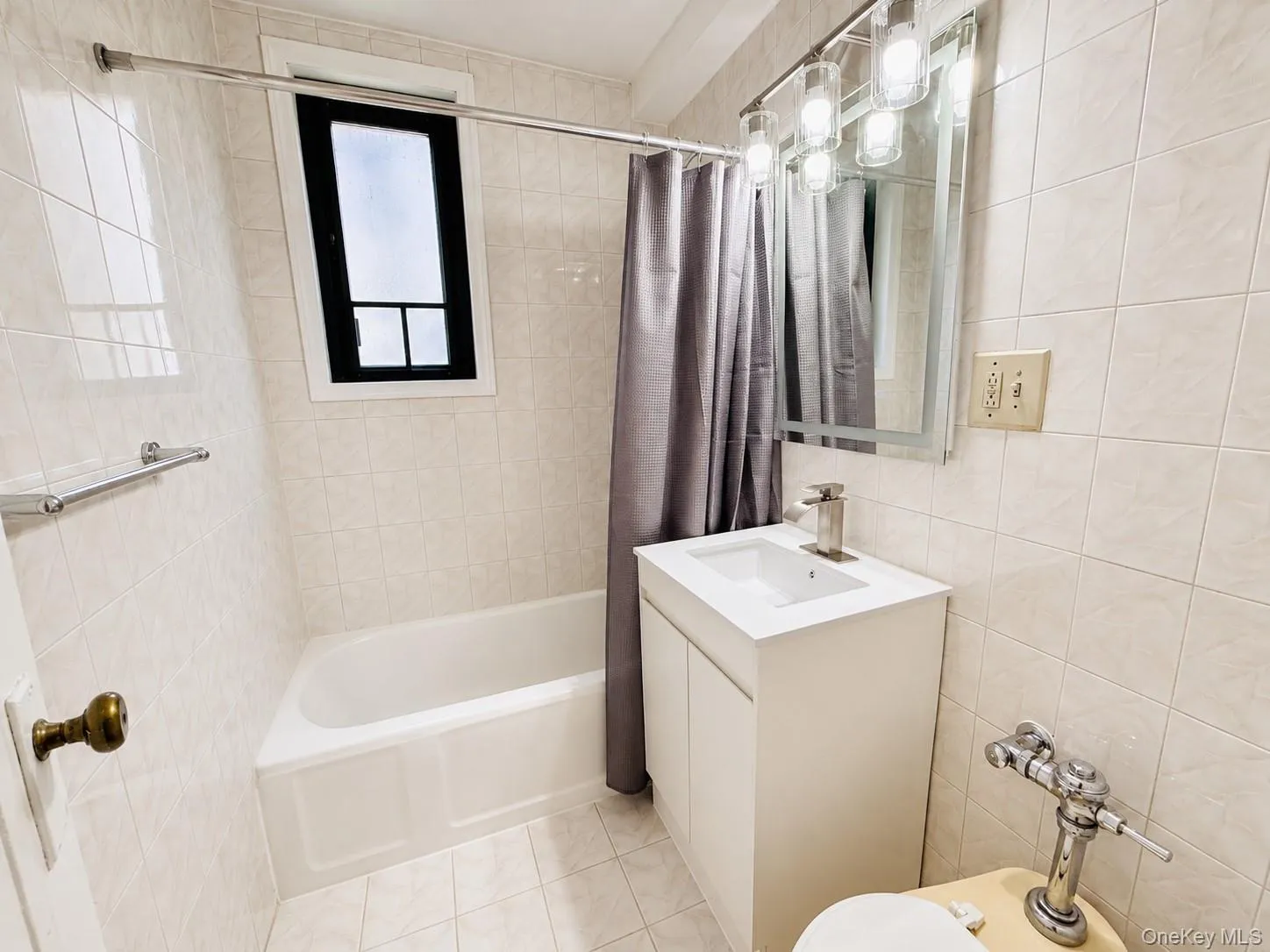 1564 Unionport Road, New York, NY, 1 Bedroom Bedrooms, 3 Rooms Rooms,1 BathroomBathrooms,Residential,For Rent,Unionport,0,1034787 1564 Unionport Road, New York, NY, 1 Bedroom Bedrooms, 3 Rooms Rooms,1 BathroomBathrooms,Residential,For Rent,Unionport,0,1034787