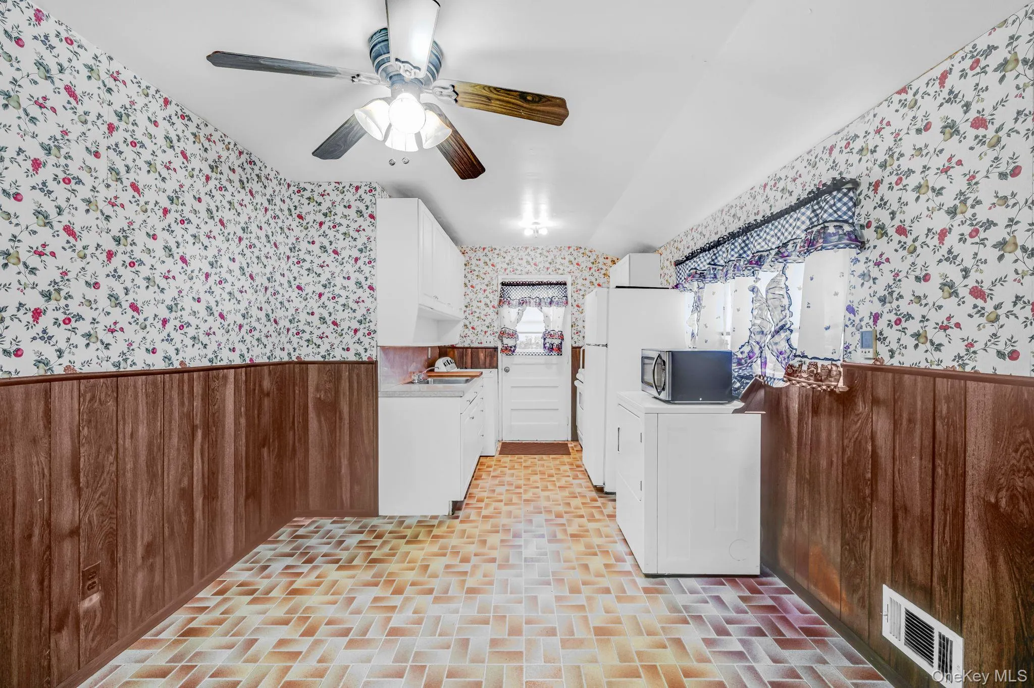 2715 Falcon Avenue, Brookhaven, NY, 3 Bedrooms Bedrooms, 5 Rooms Rooms,1 BathroomBathrooms,Residential,For Rent,Falcon,0,1034794 2715 Falcon Avenue, Brookhaven, NY, 3 Bedrooms Bedrooms, 5 Rooms Rooms,1 BathroomBathrooms,Residential,For Rent,Falcon,0,1034794