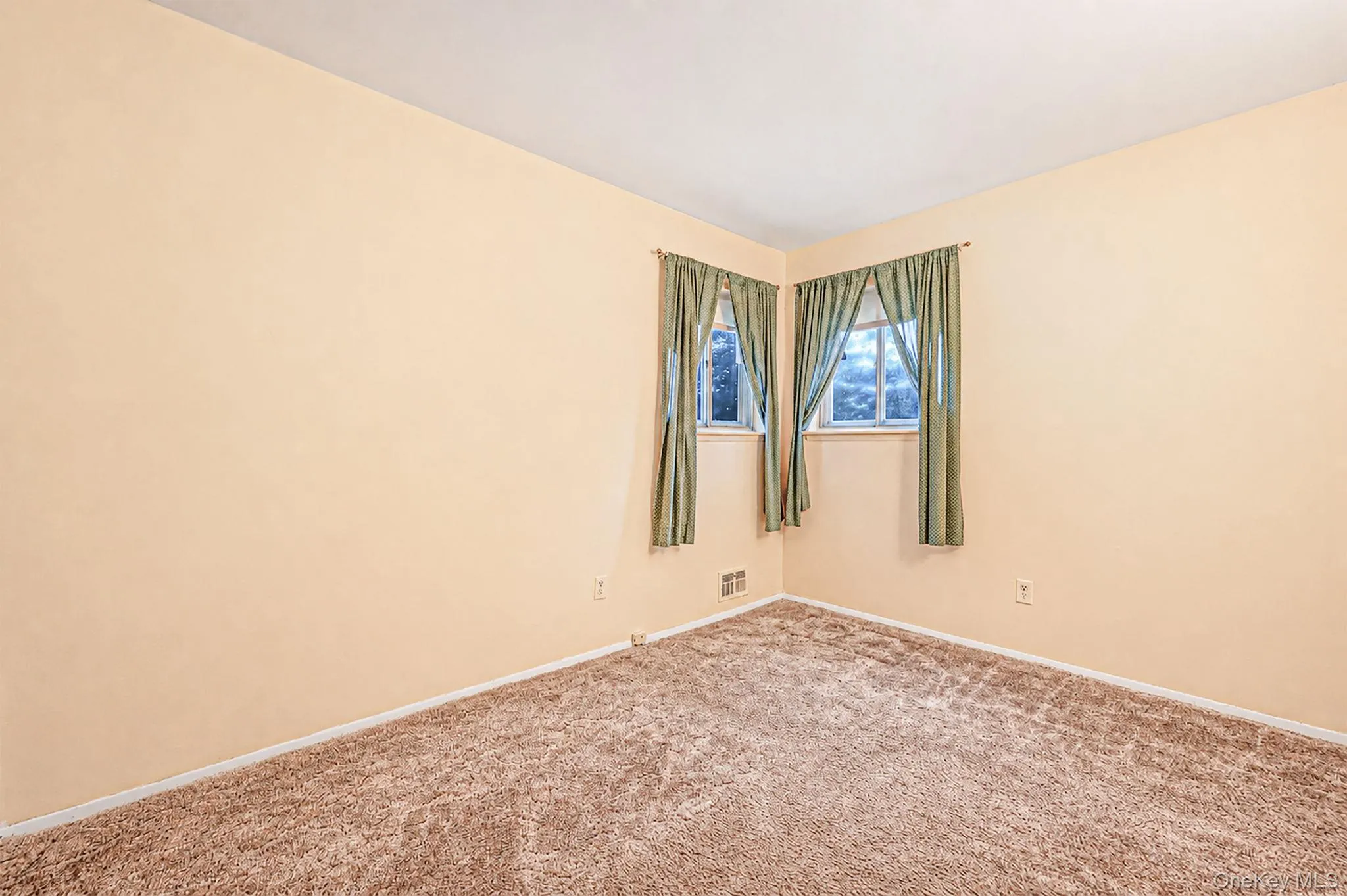 2715 Falcon Avenue, Brookhaven, NY, 3 Bedrooms Bedrooms, 5 Rooms Rooms,1 BathroomBathrooms,Residential,For Rent,Falcon,0,1034794 2715 Falcon Avenue, Brookhaven, NY, 3 Bedrooms Bedrooms, 5 Rooms Rooms,1 BathroomBathrooms,Residential,For Rent,Falcon,0,1034794