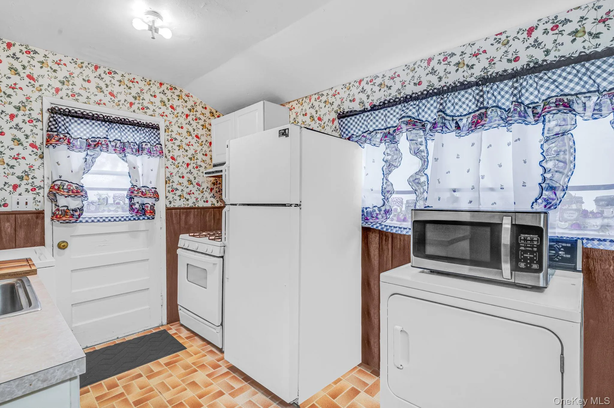 2715 Falcon Avenue, Brookhaven, NY, 3 Bedrooms Bedrooms, 5 Rooms Rooms,1 BathroomBathrooms,Residential,For Rent,Falcon,0,1034794 2715 Falcon Avenue, Brookhaven, NY, 3 Bedrooms Bedrooms, 5 Rooms Rooms,1 BathroomBathrooms,Residential,For Rent,Falcon,0,1034794