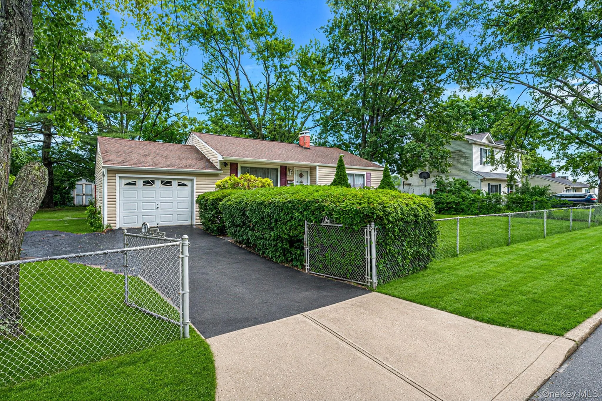2715 Falcon Avenue, Brookhaven, NY, 3 Bedrooms Bedrooms, 5 Rooms Rooms,1 BathroomBathrooms,Residential,For Rent,Falcon,0,1034794 2715 Falcon Avenue, Brookhaven, NY, 3 Bedrooms Bedrooms, 5 Rooms Rooms,1 BathroomBathrooms,Residential,For Rent,Falcon,0,1034794