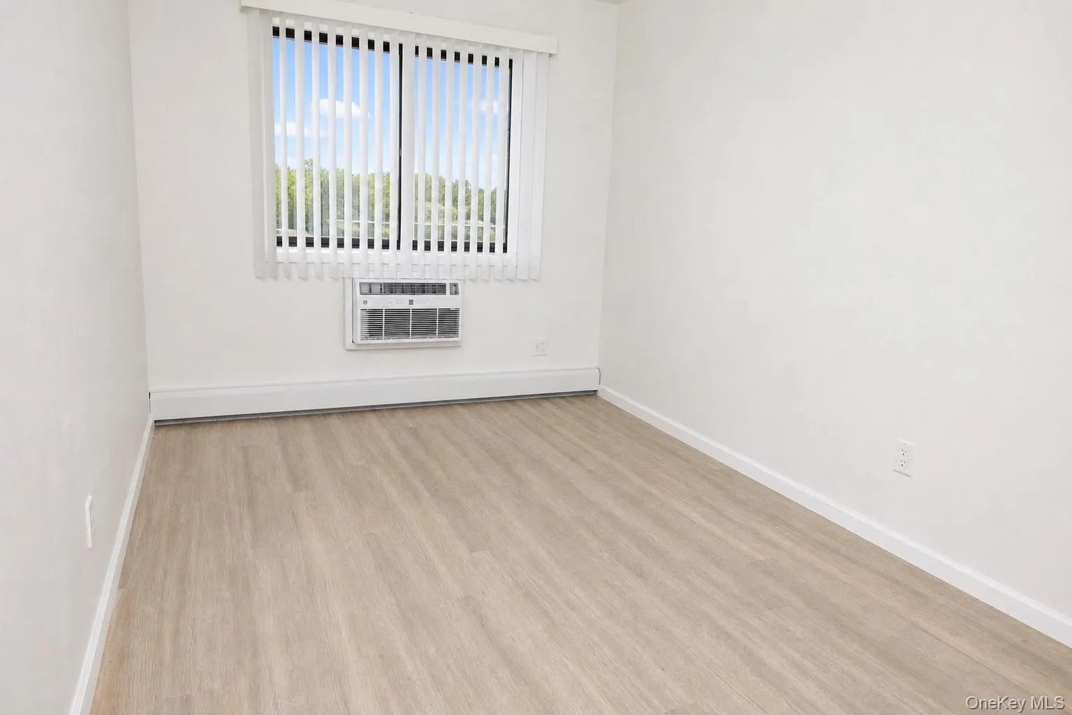 14434 37th Avenue, New York, NY, 1 Bedroom Bedrooms, 3 Rooms Rooms,1 BathroomBathrooms,Residential,For Rent,37th,0,1034795 14434 37th Avenue, New York, NY, 1 Bedroom Bedrooms, 3 Rooms Rooms,1 BathroomBathrooms,Residential,For Rent,37th,0,1034795
