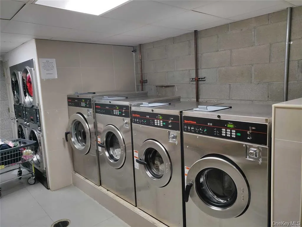 8401 37th Avenue, New York, NY, 1 Bedroom Bedrooms, 3 Rooms Rooms,1 BathroomBathrooms,Residential,For Rent,37th,0,1034813 8401 37th Avenue, New York, NY, 1 Bedroom Bedrooms, 3 Rooms Rooms,1 BathroomBathrooms,Residential,For Rent,37th,0,1034813
