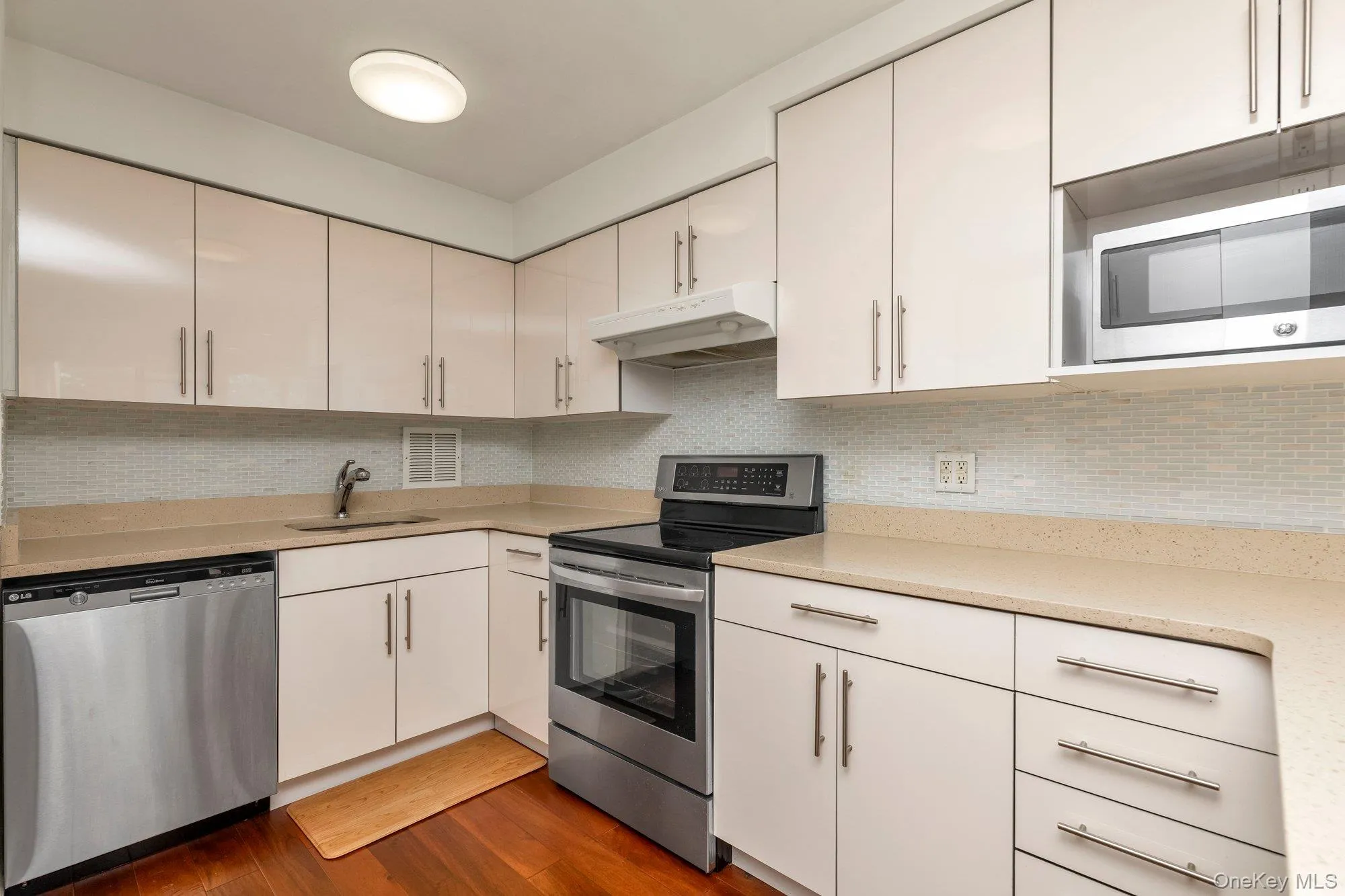 10-10 166 Street, New York, NY, 2 Bedrooms Bedrooms, 4 Rooms Rooms,1 BathroomBathrooms,Residential,For Rent,166,0,1034823 10-10 166 Street, New York, NY, 2 Bedrooms Bedrooms, 4 Rooms Rooms,1 BathroomBathrooms,Residential,For Rent,166,0,1034823