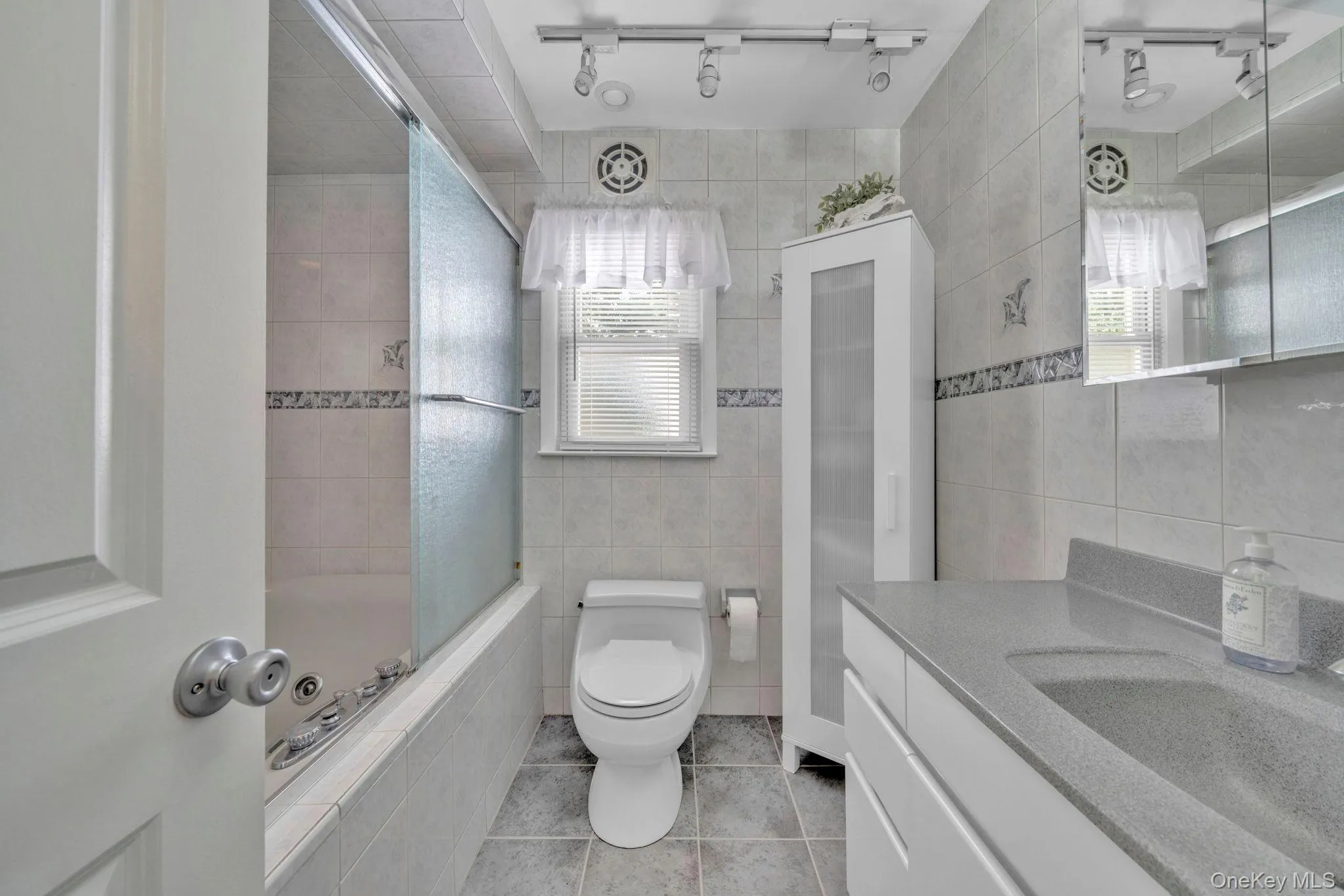20 Cornwall Lane, Oyster Bay, NY, 4 Bedrooms Bedrooms, 7 Rooms Rooms,3 BathroomsBathrooms,Residential,For Rent,Cornwall,0,1034836 20 Cornwall Lane, Oyster Bay, NY, 4 Bedrooms Bedrooms, 7 Rooms Rooms,3 BathroomsBathrooms,Residential,For Rent,Cornwall,0,1034836