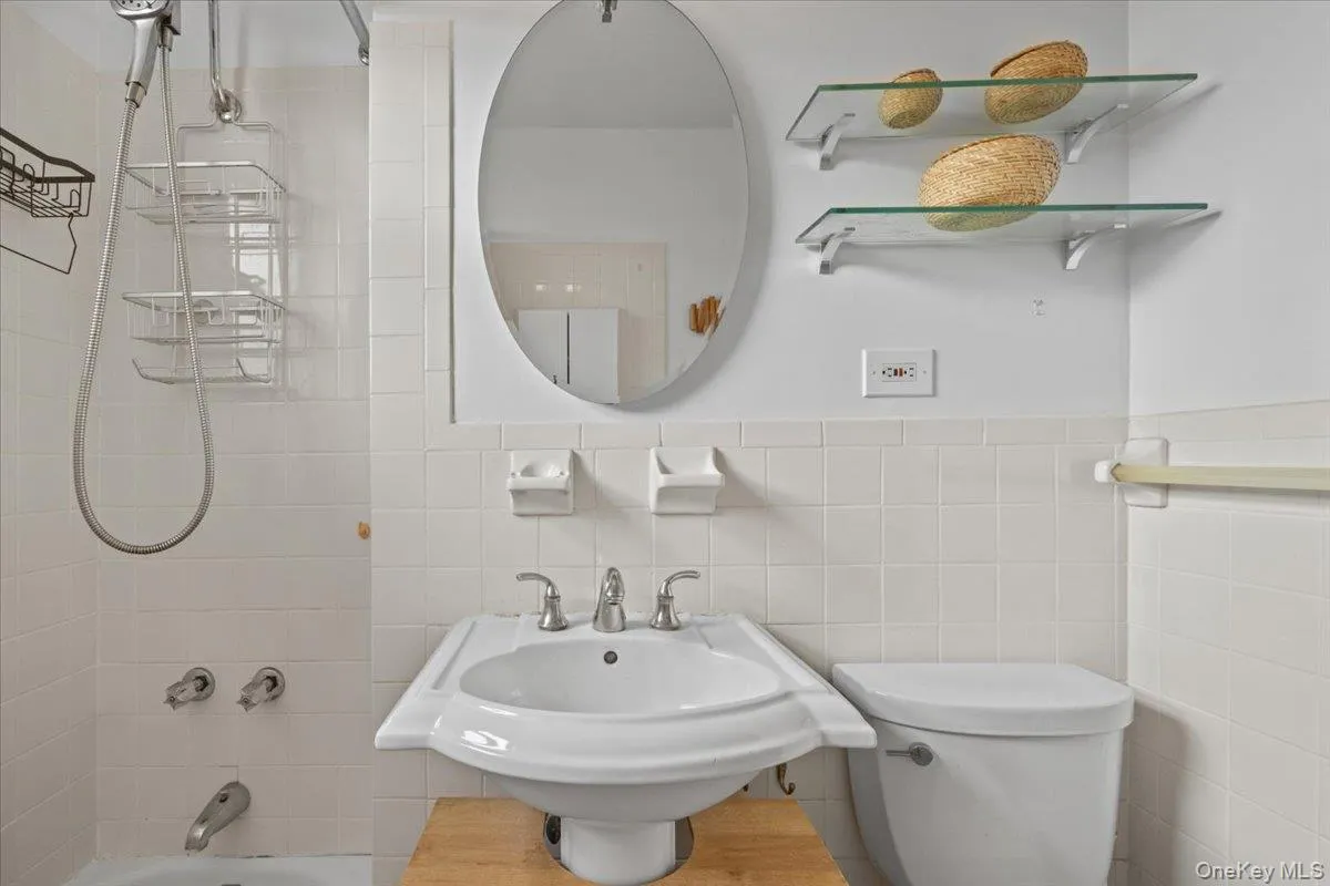5700 Arlington Avenue, New York, NY, 2 Bedrooms Bedrooms, 4 Rooms Rooms,1 BathroomBathrooms,Residential,For Rent,Arlington,0,1034837 5700 Arlington Avenue, New York, NY, 2 Bedrooms Bedrooms, 4 Rooms Rooms,1 BathroomBathrooms,Residential,For Rent,Arlington,0,1034837