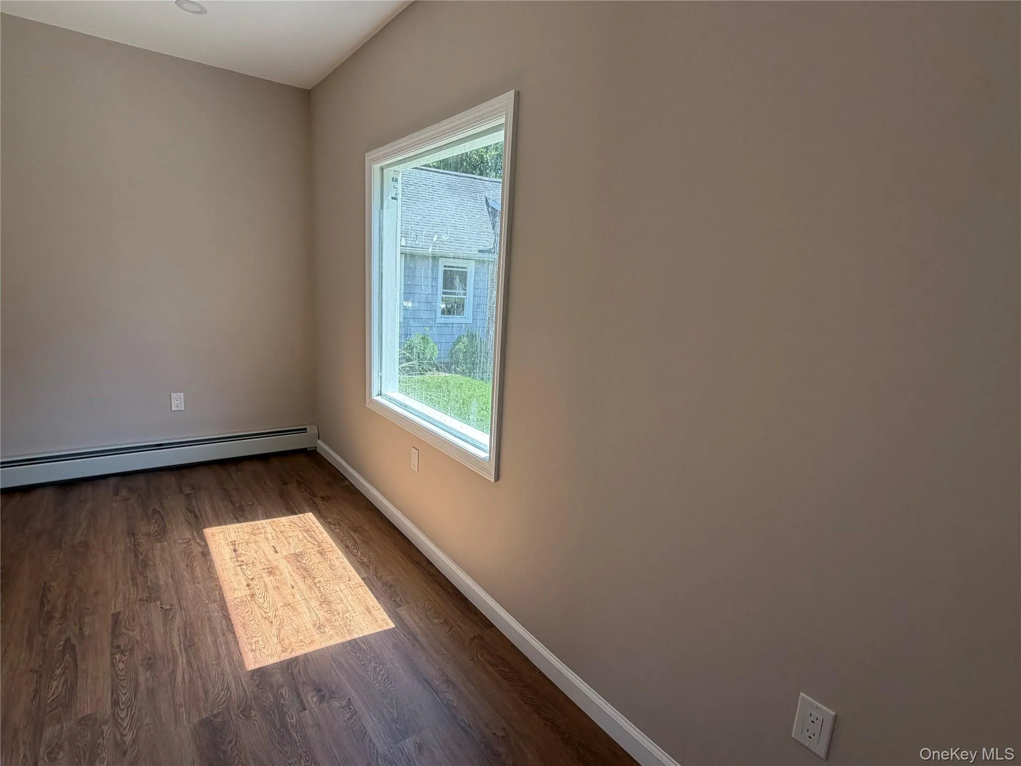 3rd Junior bedroom, it can be used as an office, play room or den. 3rd Junior bedroom, it can be used as an office, play room or den.