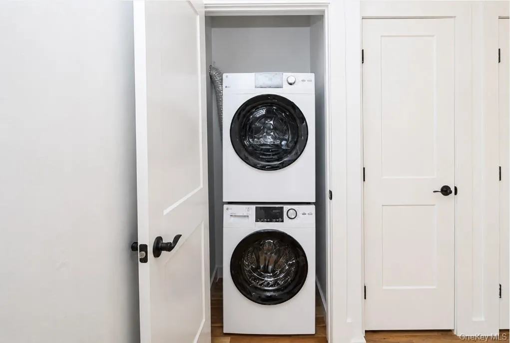 156 Jefferson Avenue, North Hempstead, NY, 1 Bedroom Bedrooms, 3 Rooms Rooms,1 BathroomBathrooms,Residential Lease,For Rent,Jefferson,0,1034847 156 Jefferson Avenue, North Hempstead, NY, 1 Bedroom Bedrooms, 3 Rooms Rooms,1 BathroomBathrooms,Residential Lease,For Rent,Jefferson,0,1034847