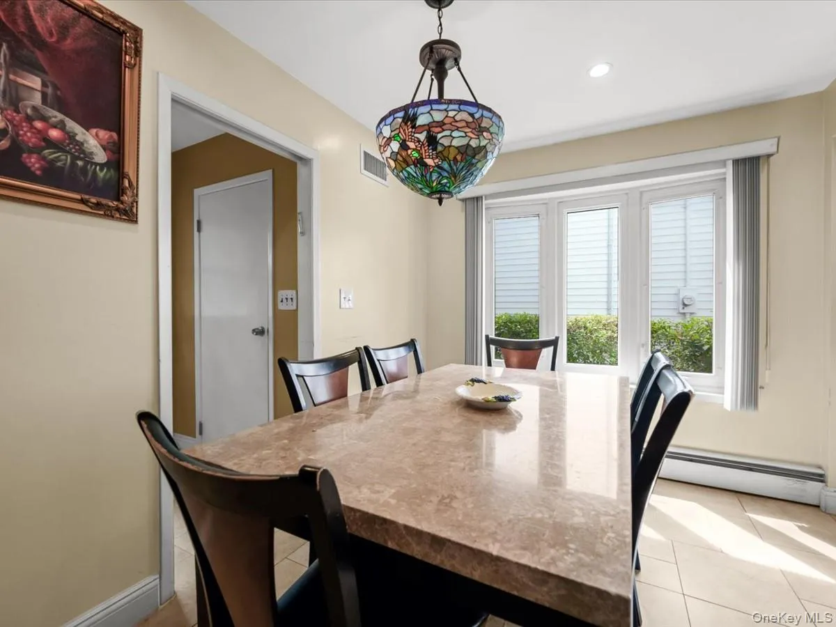 17 Cambridge Road, North Hempstead, NY, 5 Bedrooms Bedrooms, 10 Rooms Rooms,2 BathroomsBathrooms,Residential,For Rent,Cambridge,0,1034851 17 Cambridge Road, North Hempstead, NY, 5 Bedrooms Bedrooms, 10 Rooms Rooms,2 BathroomsBathrooms,Residential,For Rent,Cambridge,0,1034851