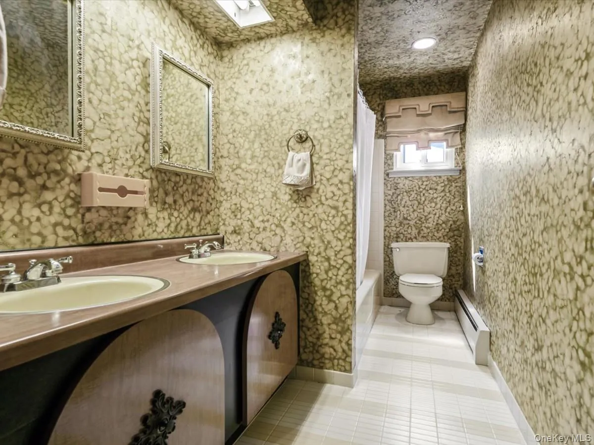 17 Cambridge Road, North Hempstead, NY, 5 Bedrooms Bedrooms, 10 Rooms Rooms,2 BathroomsBathrooms,Residential,For Rent,Cambridge,0,1034851 17 Cambridge Road, North Hempstead, NY, 5 Bedrooms Bedrooms, 10 Rooms Rooms,2 BathroomsBathrooms,Residential,For Rent,Cambridge,0,1034851