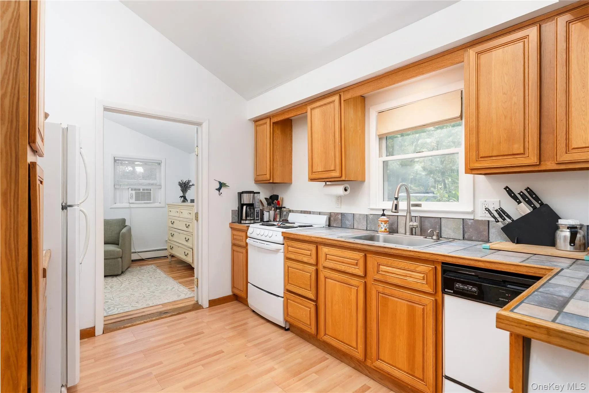 141 Neck Road, Southampton, NY, 1 Bedroom Bedrooms, 5 Rooms Rooms,1 BathroomBathrooms,Residential,For Rent,Neck,0,1034856 141 Neck Road, Southampton, NY, 1 Bedroom Bedrooms, 5 Rooms Rooms,1 BathroomBathrooms,Residential,For Rent,Neck,0,1034856