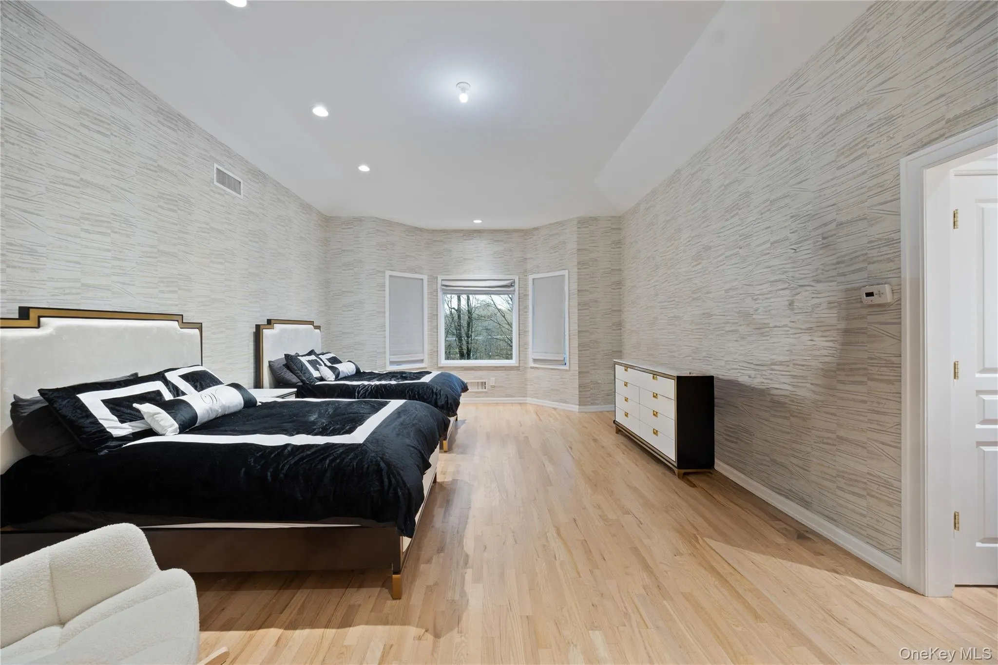 16 De Baun Avenue, Ramapo, NY, 4 Bedrooms Bedrooms, 9 Rooms Rooms,2 BathroomsBathrooms,Residential,For Rent,De Baun,0,1034867 16 De Baun Avenue, Ramapo, NY, 4 Bedrooms Bedrooms, 9 Rooms Rooms,2 BathroomsBathrooms,Residential,For Rent,De Baun,0,1034867